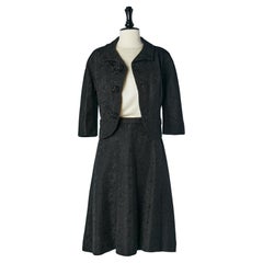 Conjunto de traje con falda negra y top blanco de satén de ilk Christian Dior  Alrededor de 1960