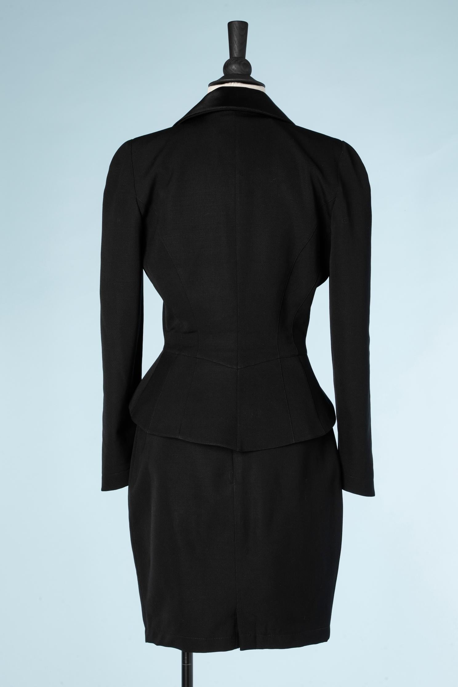 Black skirt suit in wool with black satin collar Thierry Mugler  In Excellent Condition For Sale In Saint-Ouen-Sur-Seine, FR
