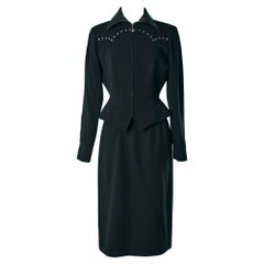 Tailleur nero con borchie d'argento e colletto in pelle nera Mugler