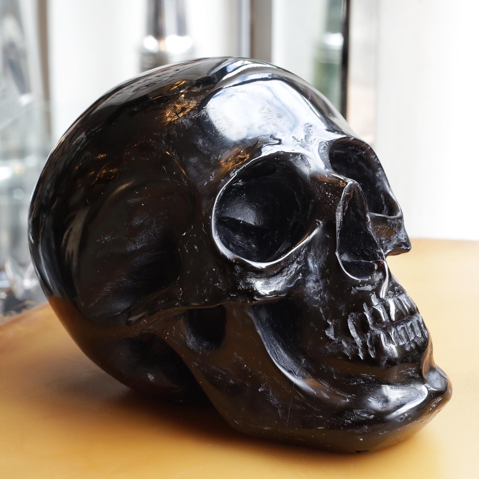Scultura di teschio nero in pasta di vetro annerita In condizioni Nuovo in vendita a Paris, FR