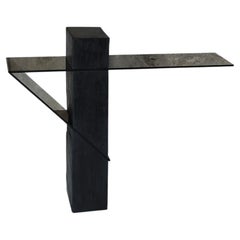 Console en ardoise noire avec plateau horizontal en verre fumé de Frederic Saulou