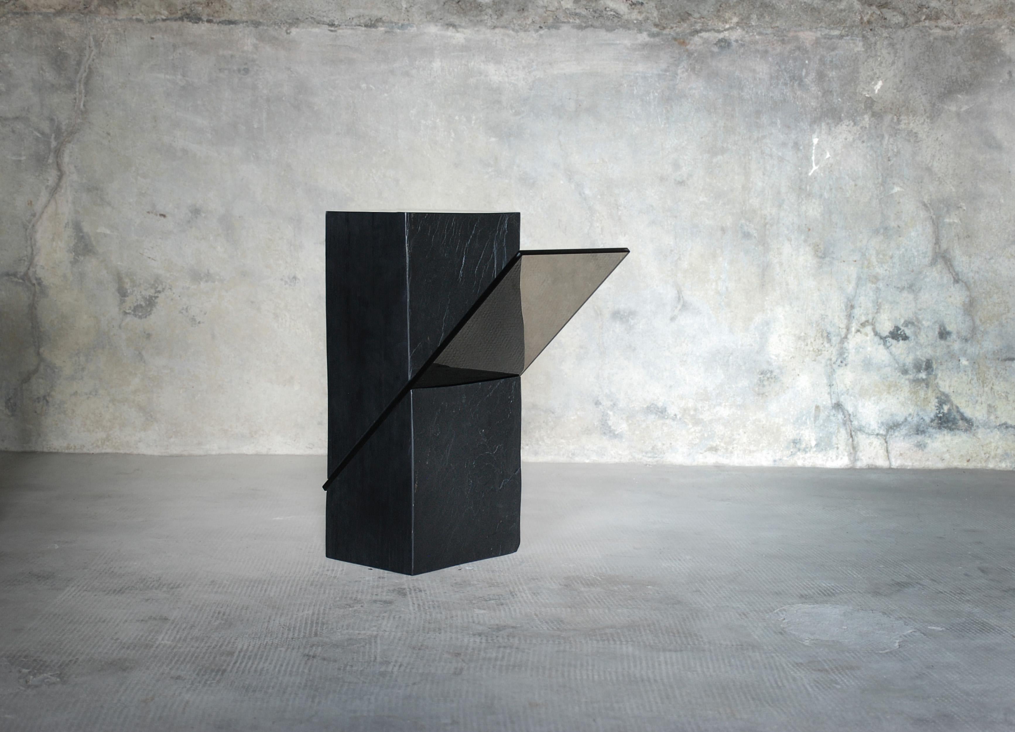 Black slate guéridon - Averti.
Materials: Black slate, grey smoked glass.
Dimensions: 50 x 25 x 18 cm.

Edition of eight.
Signed and numbered.

