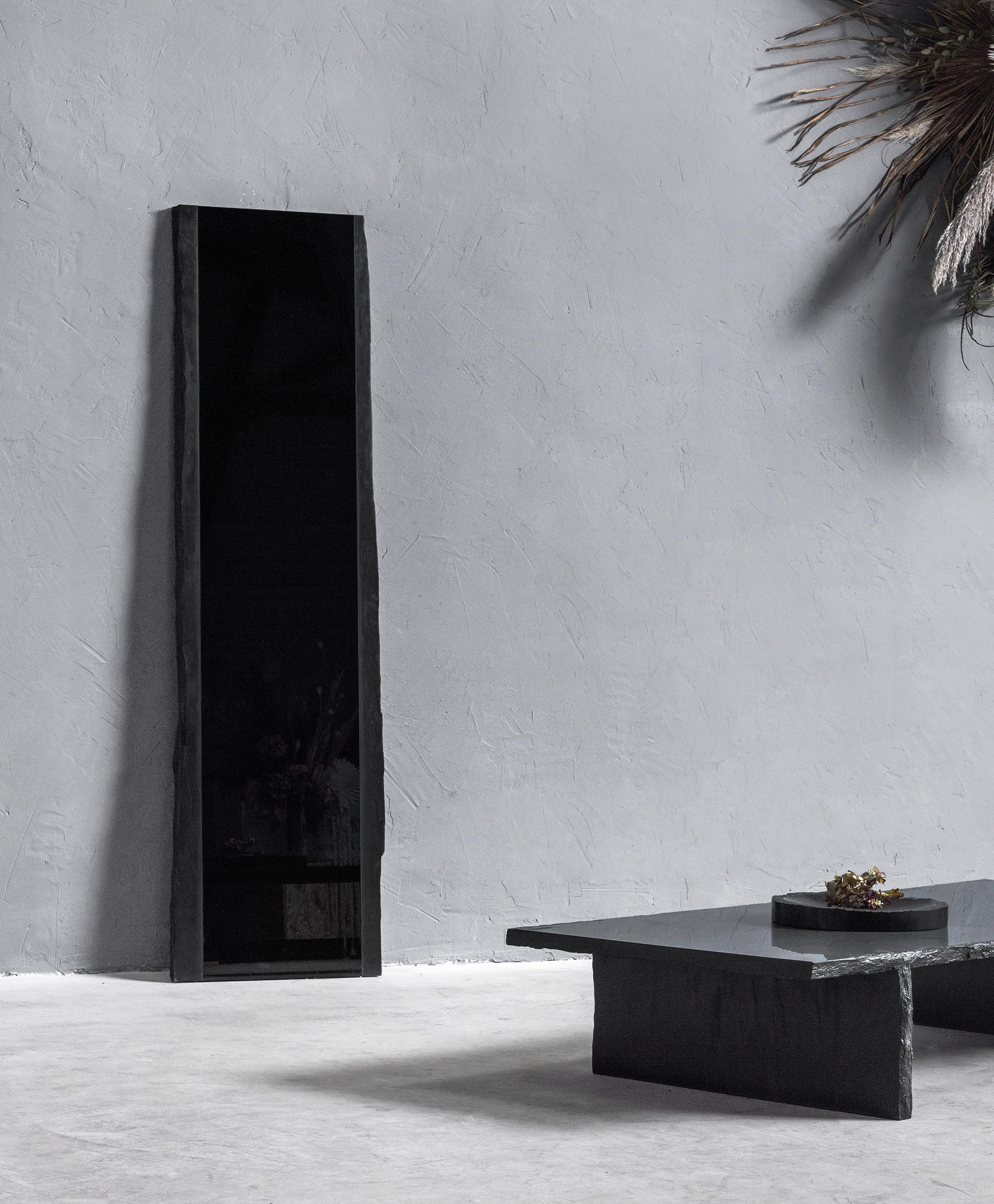 Specchio contemporaneo in ardesia nera 