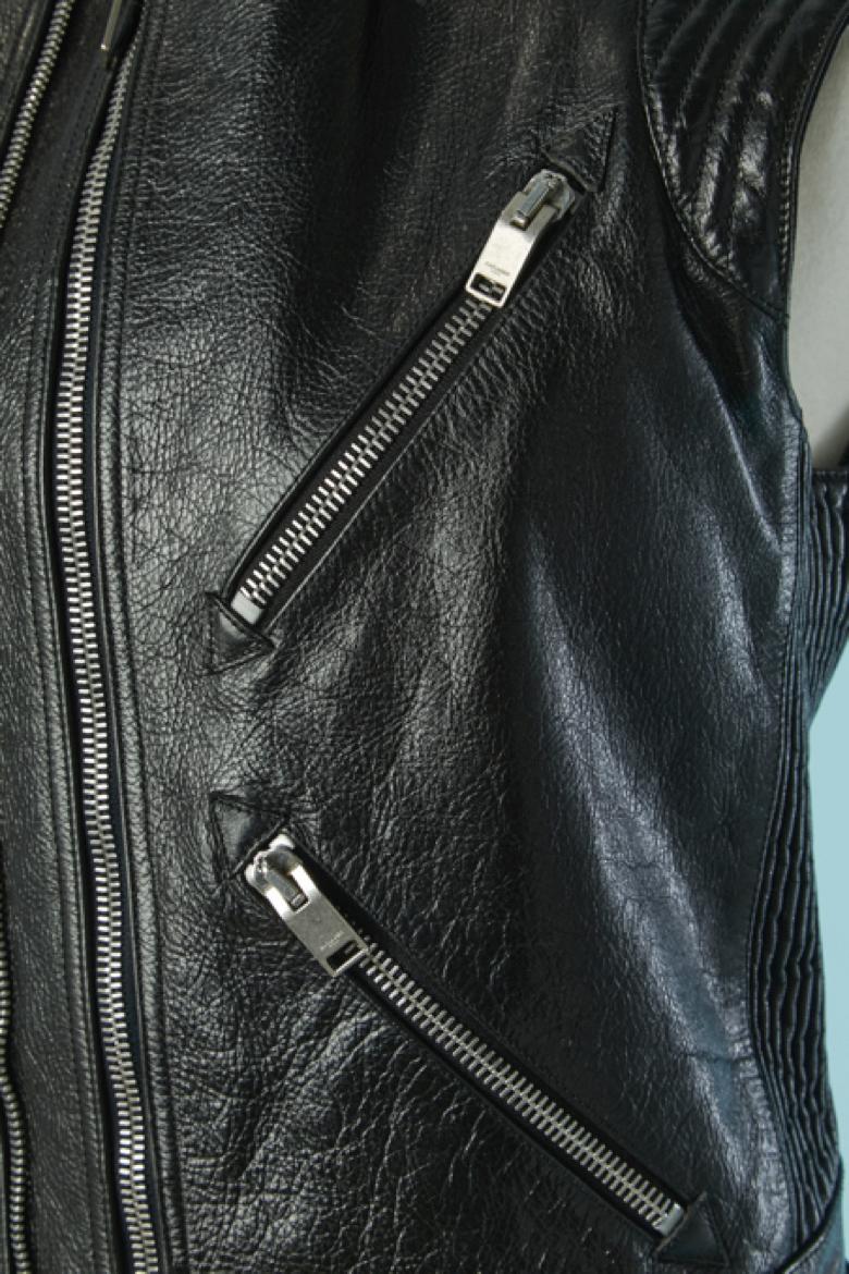 Schwarze ärmellose Bikerjacke SAINT LAURENT im Zustand „Hervorragend“ im Angebot in Saint-Ouen-Sur-Seine, FR