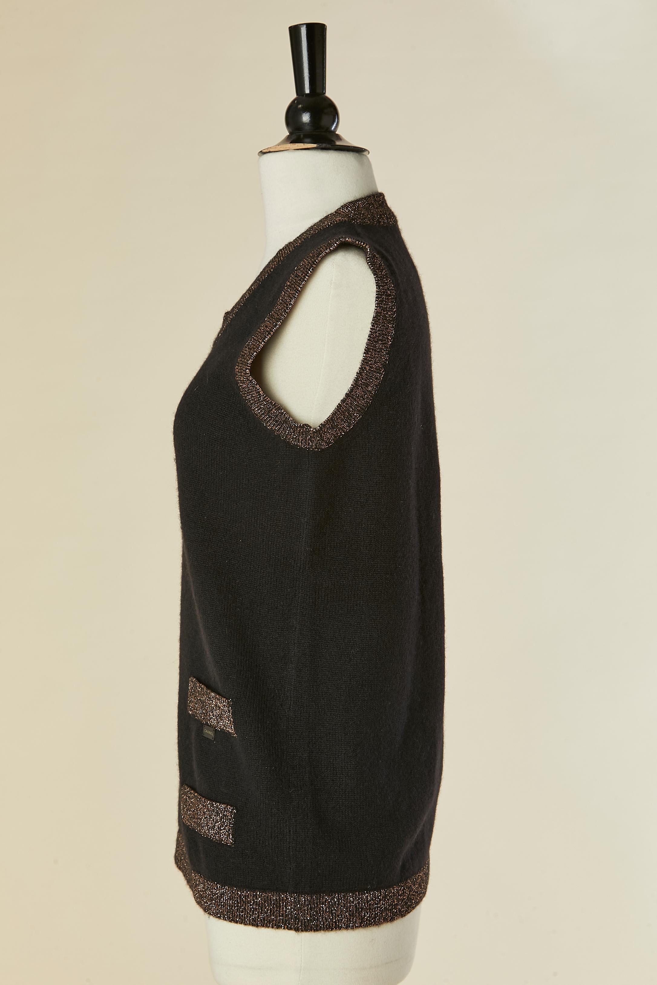 Pull en cachemire noir sans manches avec bord en lurex CHANEL Excellent état - En vente à Saint-Ouen-Sur-Seine, FR