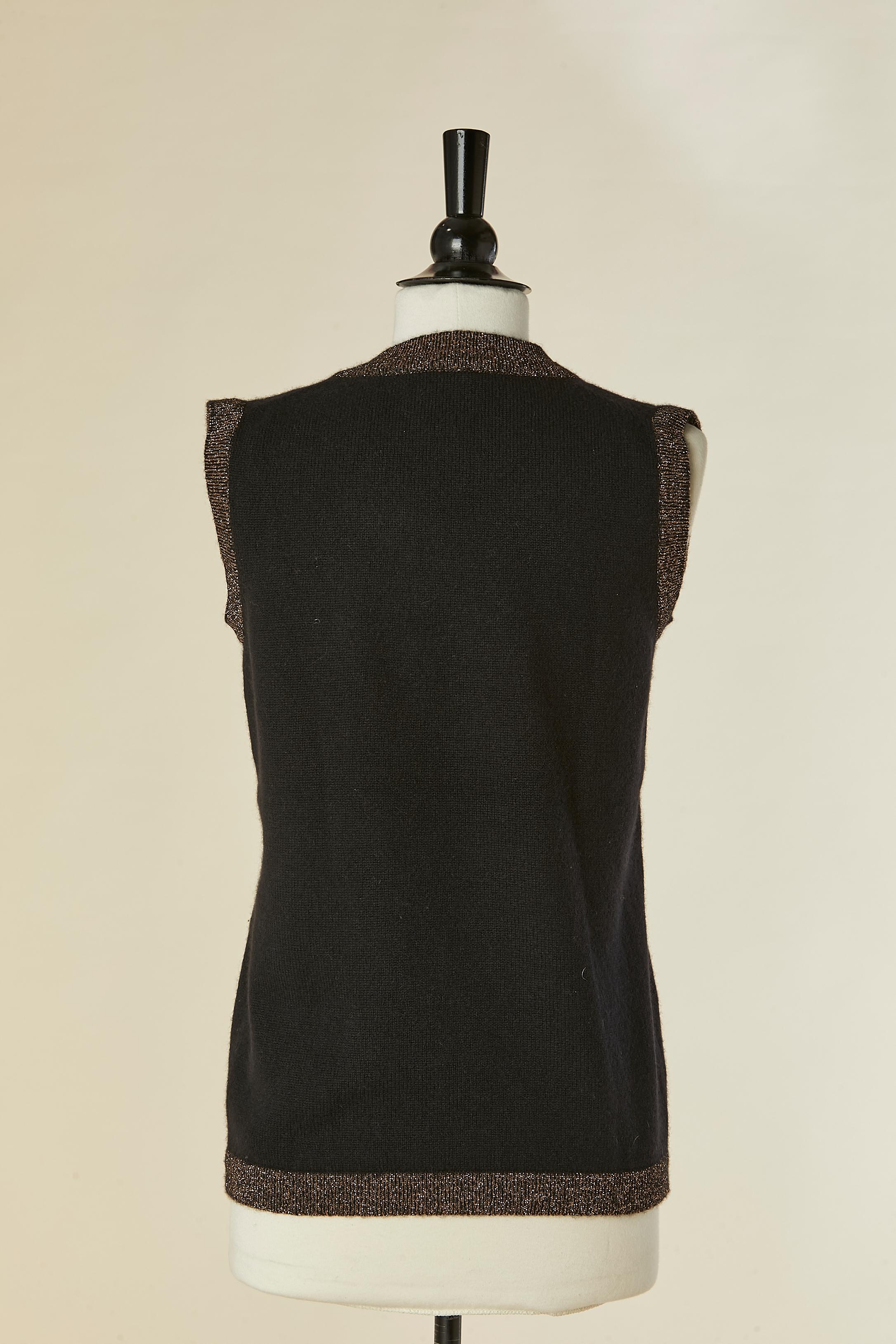Pull en cachemire noir sans manches avec bord en lurex CHANEL Pour femmes en vente