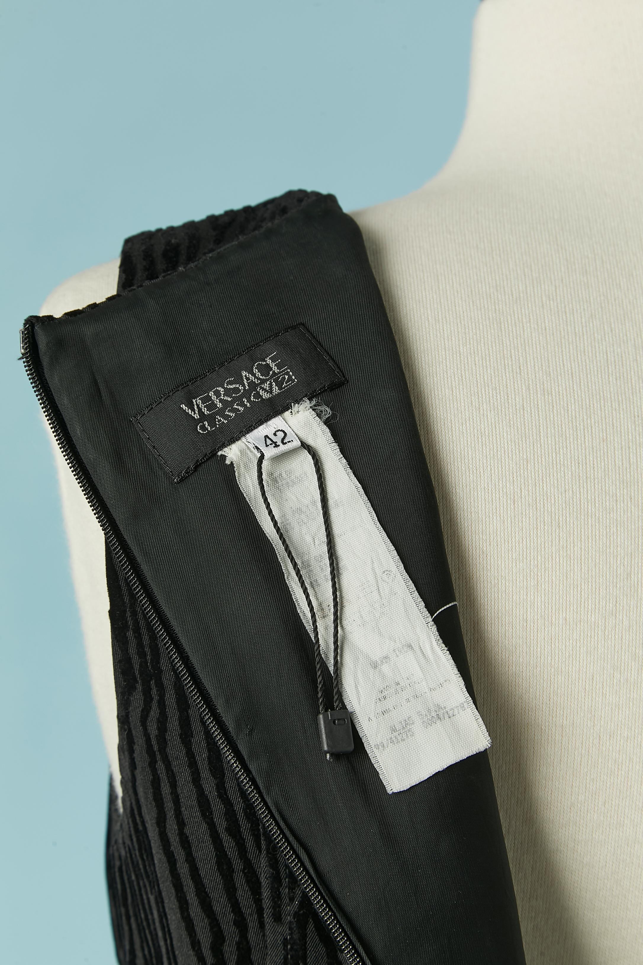 Vestido de cóctel negro sin mangas de terciopelo dévoré Versace Classic V2 en venta 2
