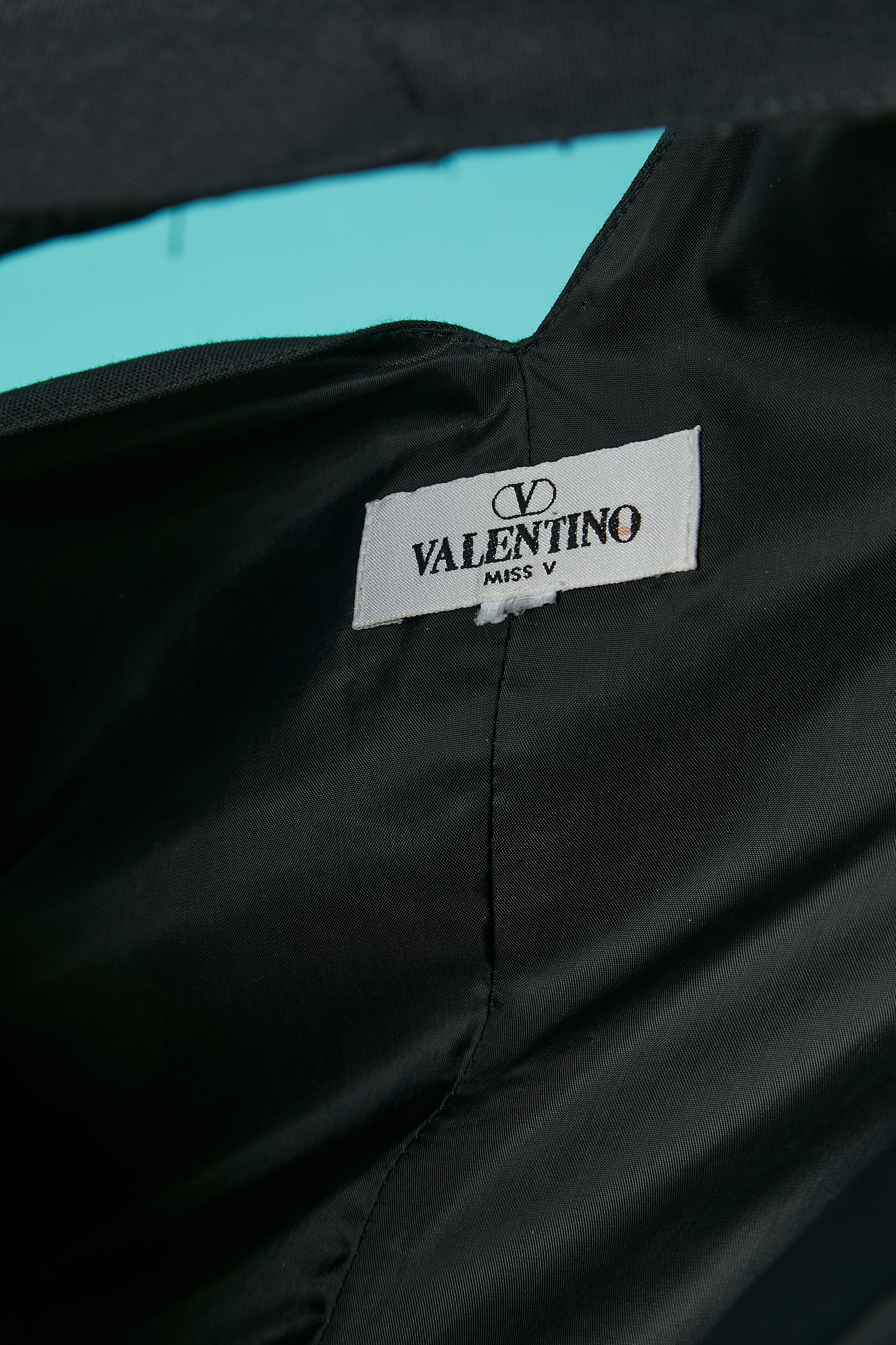 Schwarzes ärmelloses Cocktailkleid mit Stickereien Valentino Miss V  im Angebot 2