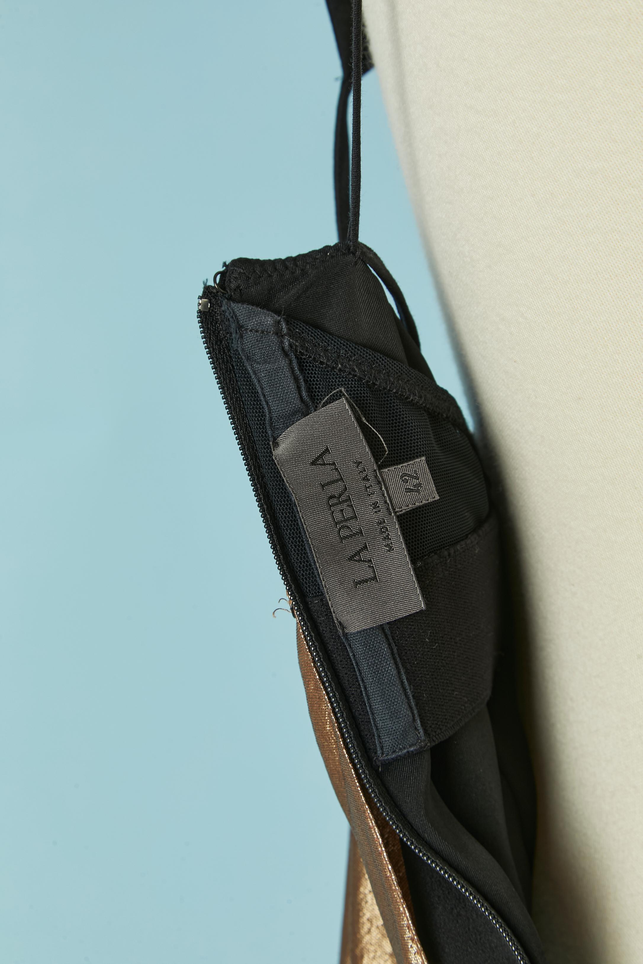 Schwarzes ärmelloses Cocktailkleid mit goldfarbenem, drapiertem Jersey-Oberteil LA PERLA im Angebot 2