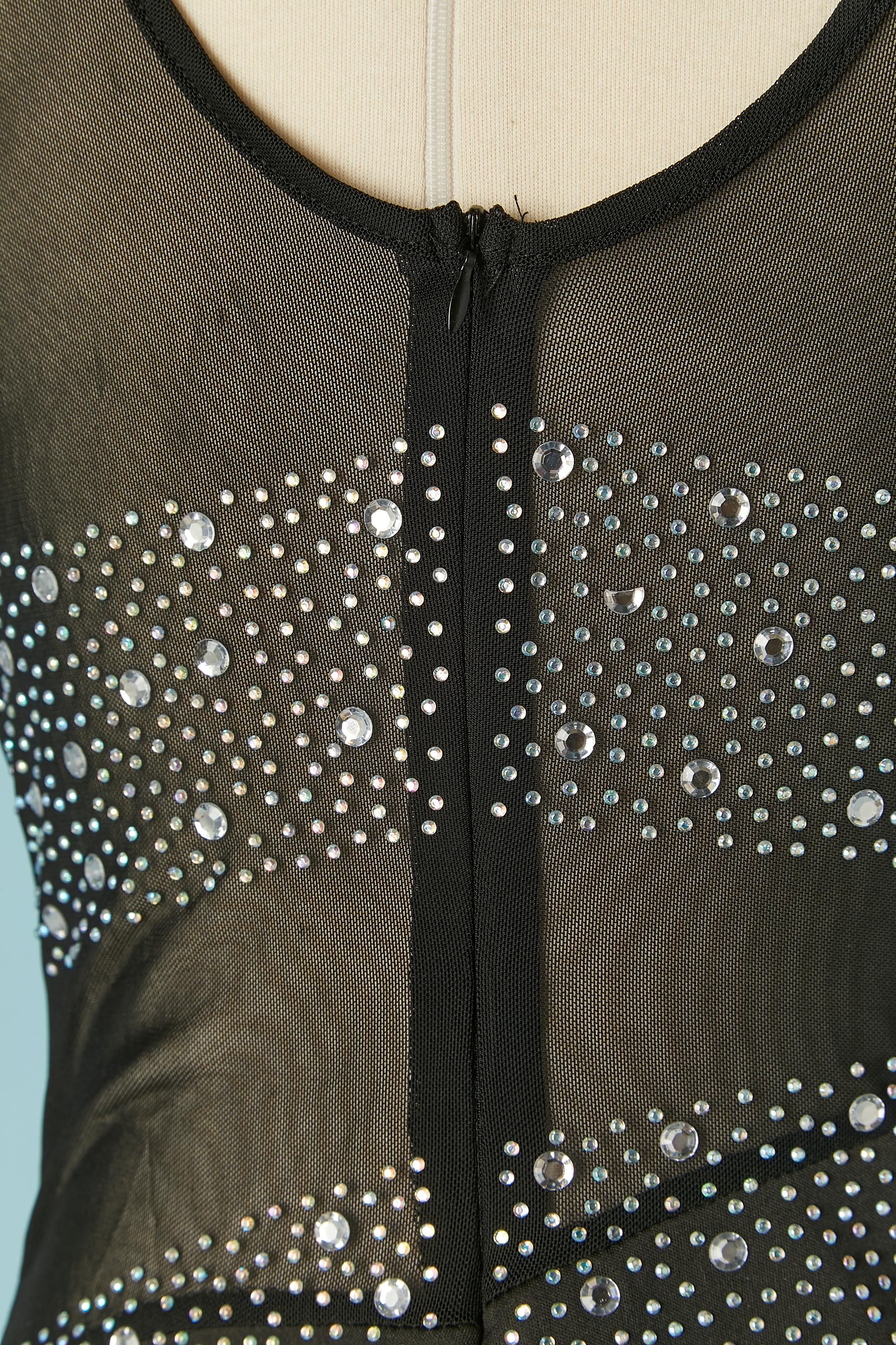 Tuta nera senza maniche in tulle elasticizzato, lycra e strass in vendita 2