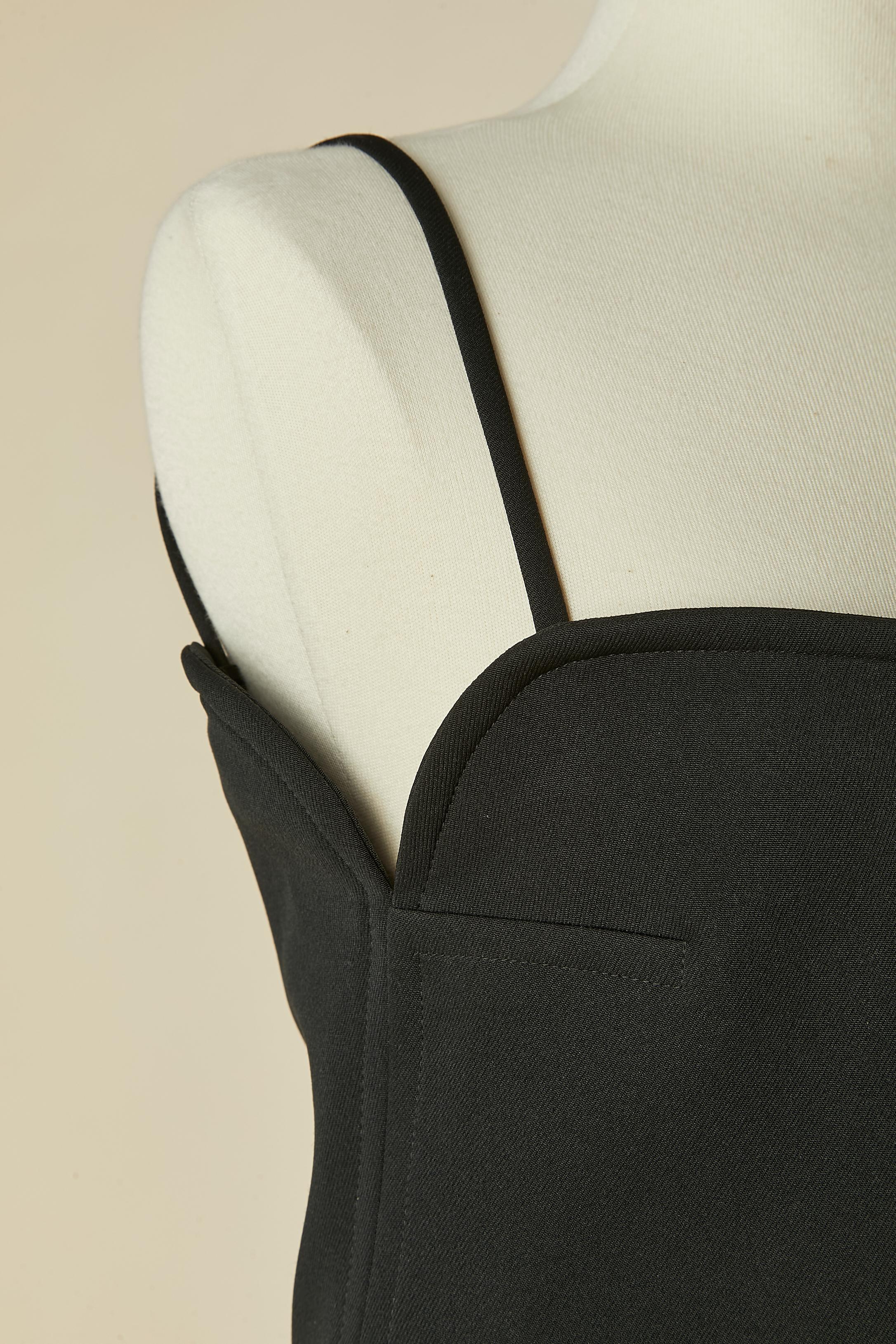 Schwarzes Unterkleid mit seitlichem Ausschnitt an der Hüfte COURREGES im Zustand „Hervorragend“ im Angebot in Saint-Ouen-Sur-Seine, FR