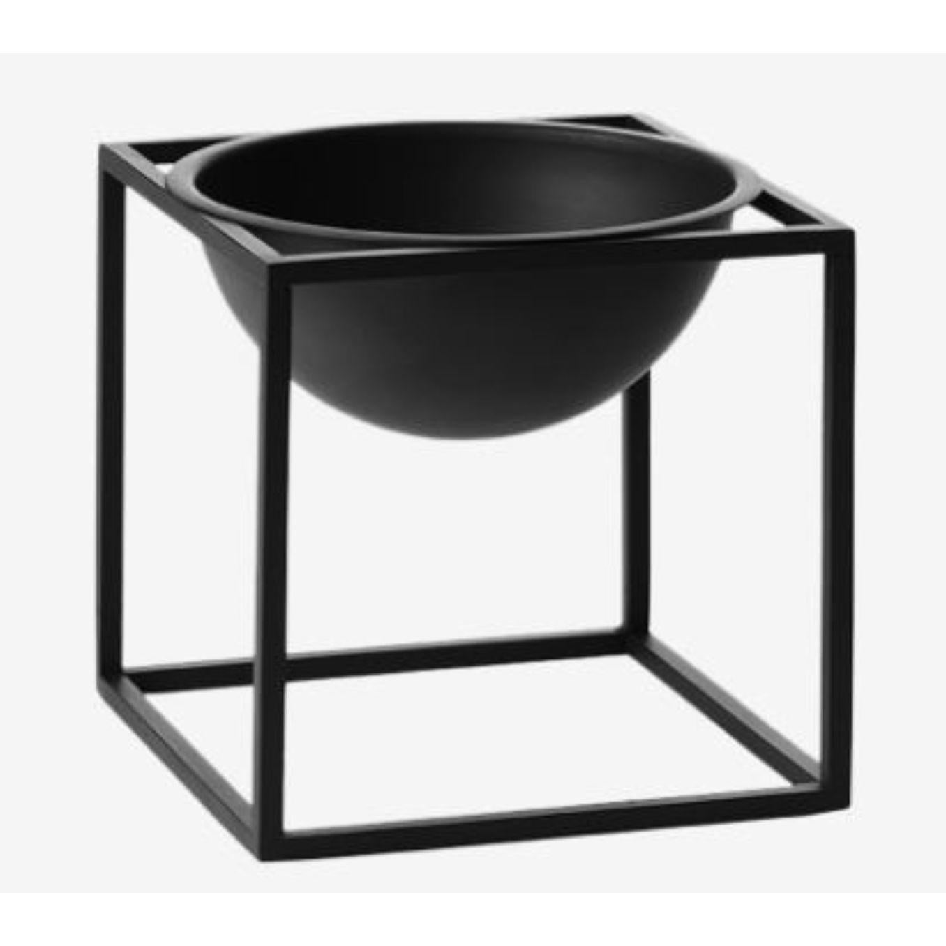 Black small kubus bowl by Lassen
Dimensions: D 14 x W 14 x H 14 cm 
Materials: Metal 
Weight: 1.35 kg

Kubus bowl is based on original sketches by Mogens Lassen, and contains elements from Bauhaus, which Mogens Lassen took inspiration from.