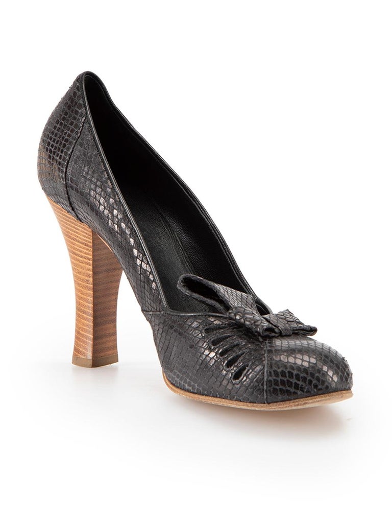 Black Snakeskin Cut Out Bow Accent Pumps Size IT 40 For Sale at 1stDibs