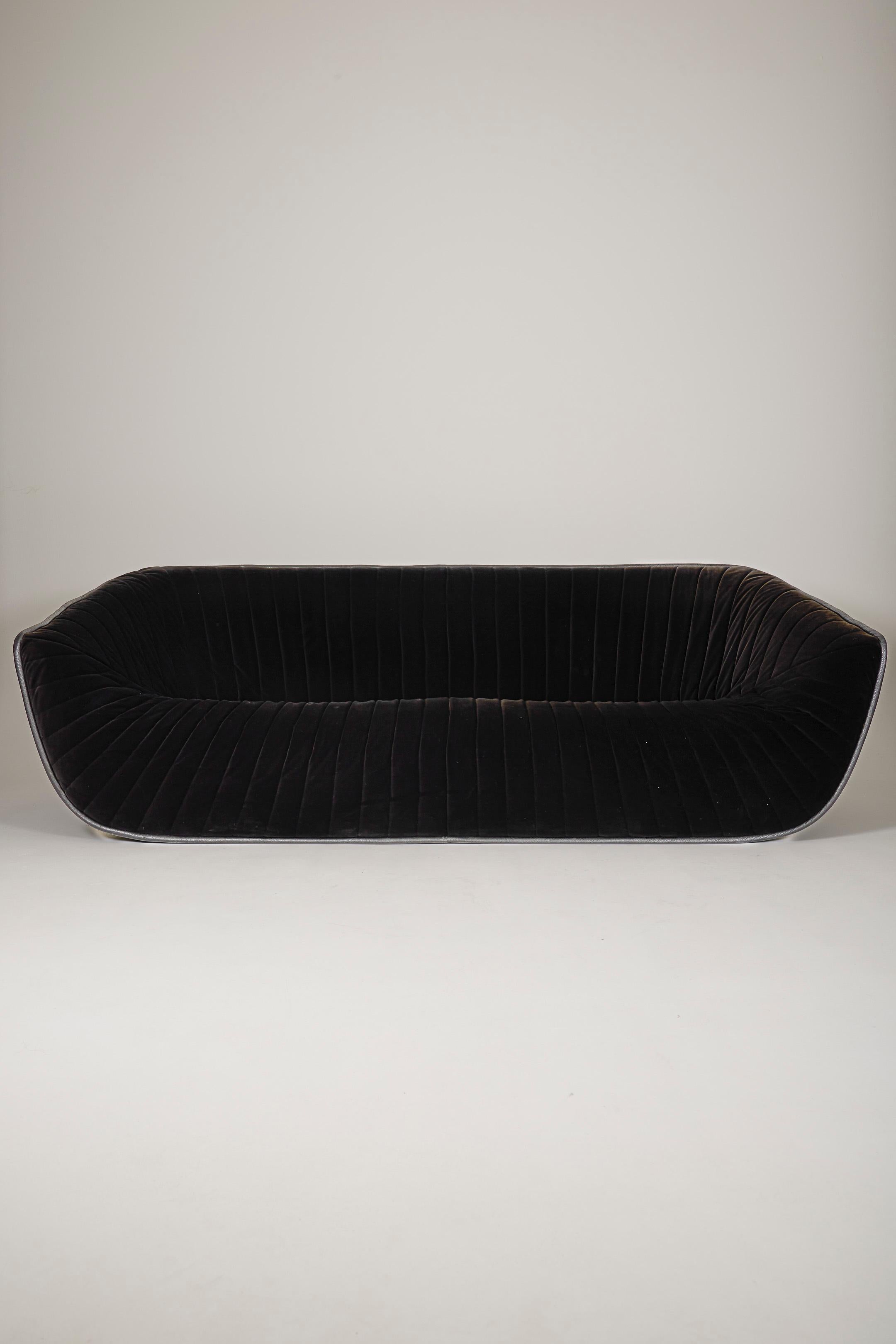 Black sofa by Cédric Ragot 5