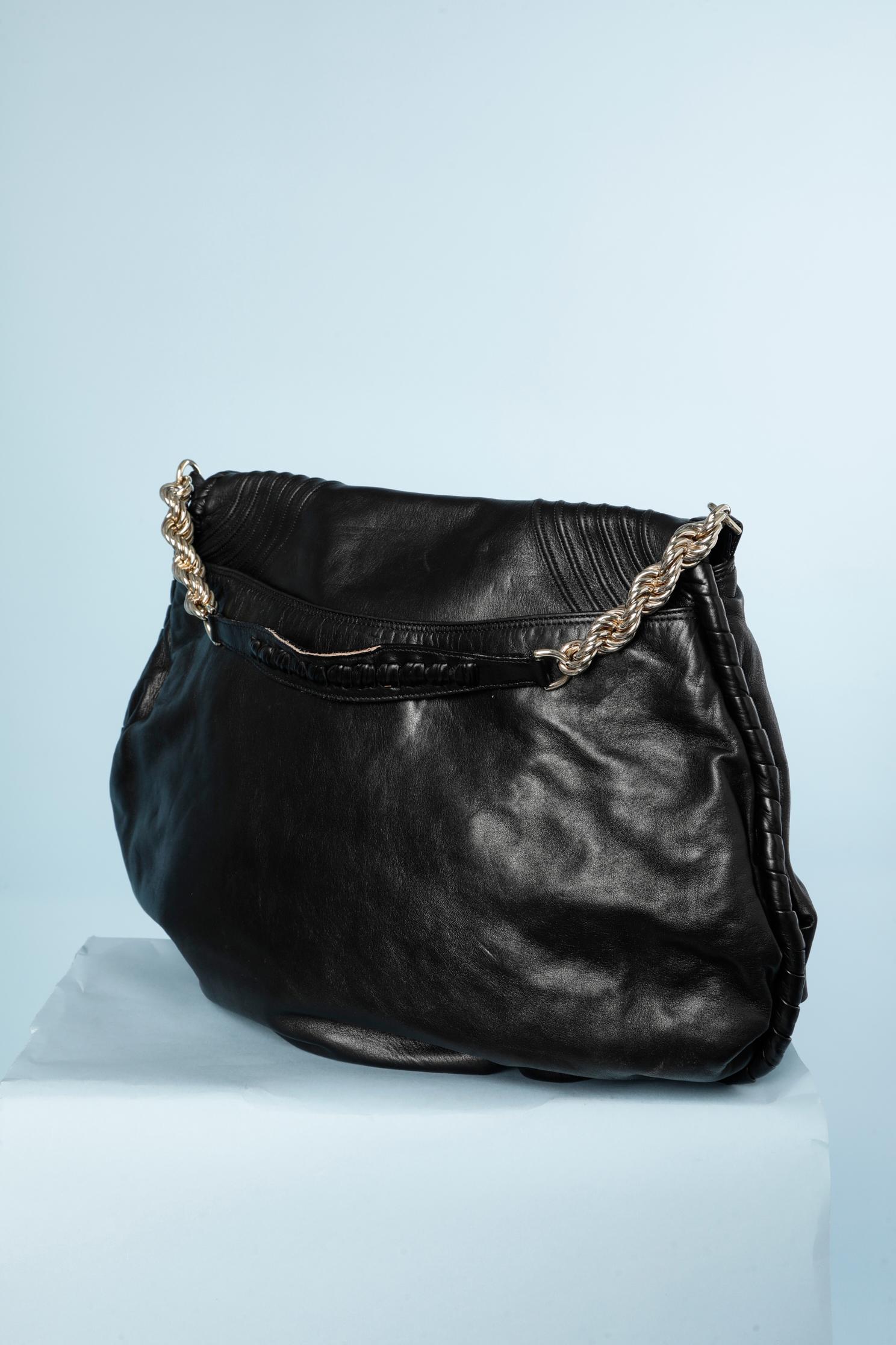 Black soft leather shoulder bag with topstitching Nina Ricci  In Excellent Condition In Saint-Ouen-Sur-Seine, FR