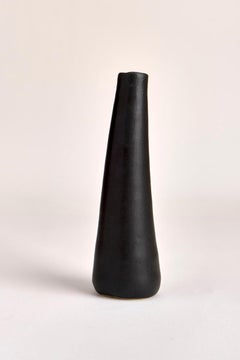 Black Solitario Vase by Camila Apaez