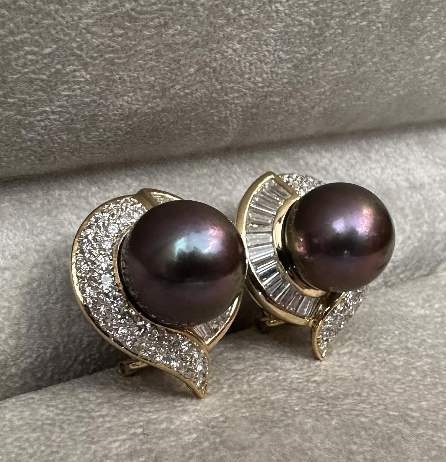 Round Cut Black South Sea Pearl and Diamond Earrings in 18k Yellow Gold For Sale