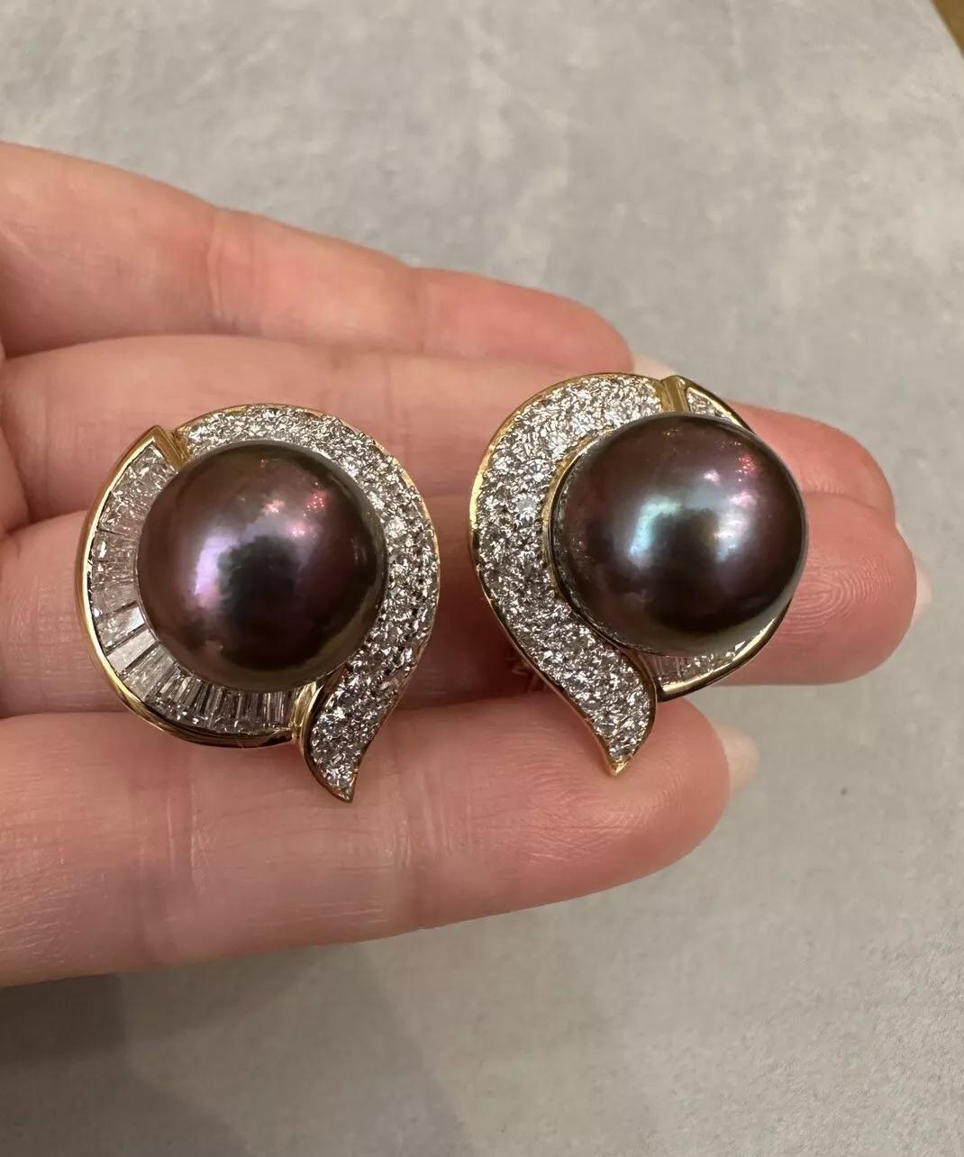 Women's Black South Sea Pearl and Diamond Earrings in 18k Yellow Gold For Sale