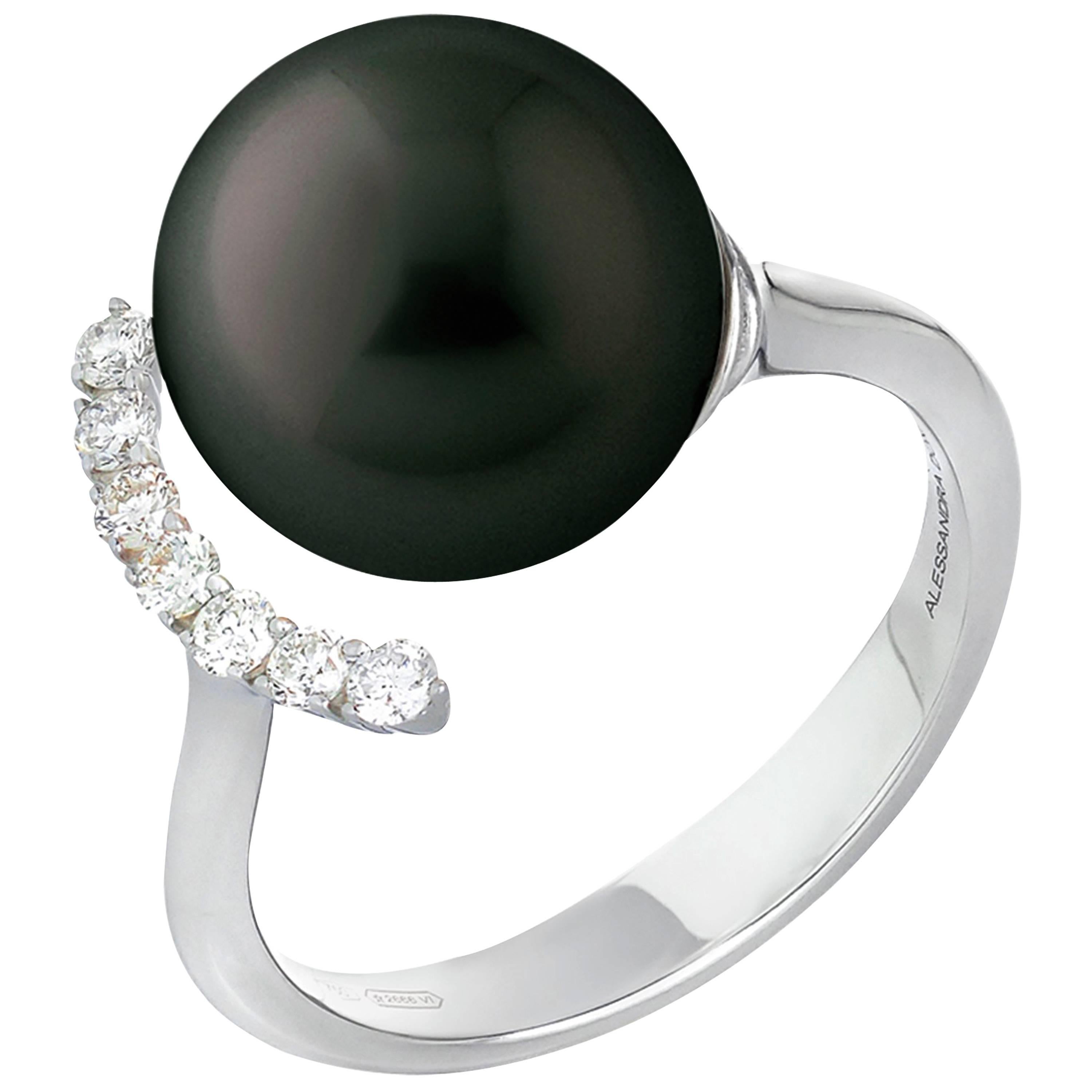 Black South Sea Pearl, Diamonds G/VS 0.23 Carat on White Gold 18 Karat Ring