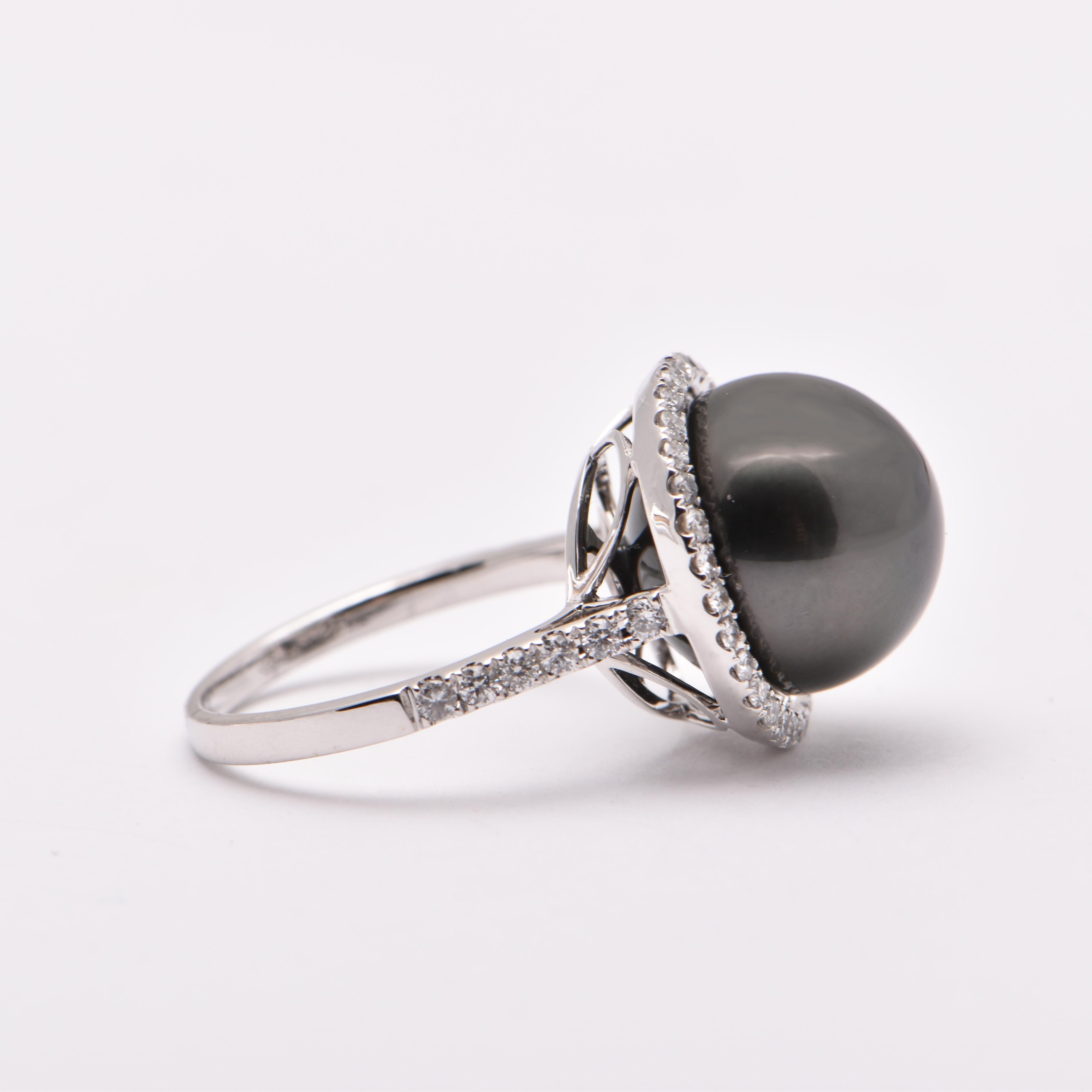 South Sea Black Pearl and Diamond Cocktail Ring in 18k White Gold by Cartmer Jewellery

Size L-M

1 South Sea Pearl
44 Diamonds totalling 0.46 carats
18 Carat White Gold Ring


FREE express postage usually 3-4 days Sydney to New York 
FREE
