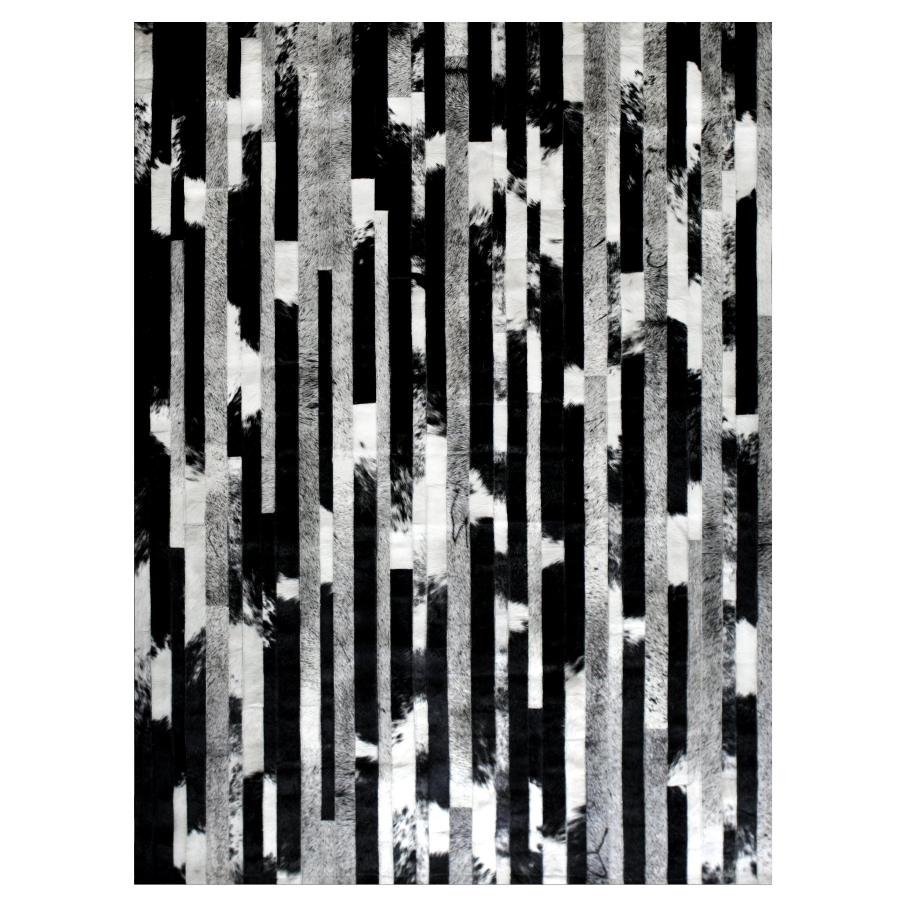 Black, Speckled and Gray customizable Cojonudo Cowhide Area Floor Rug Large For Sale