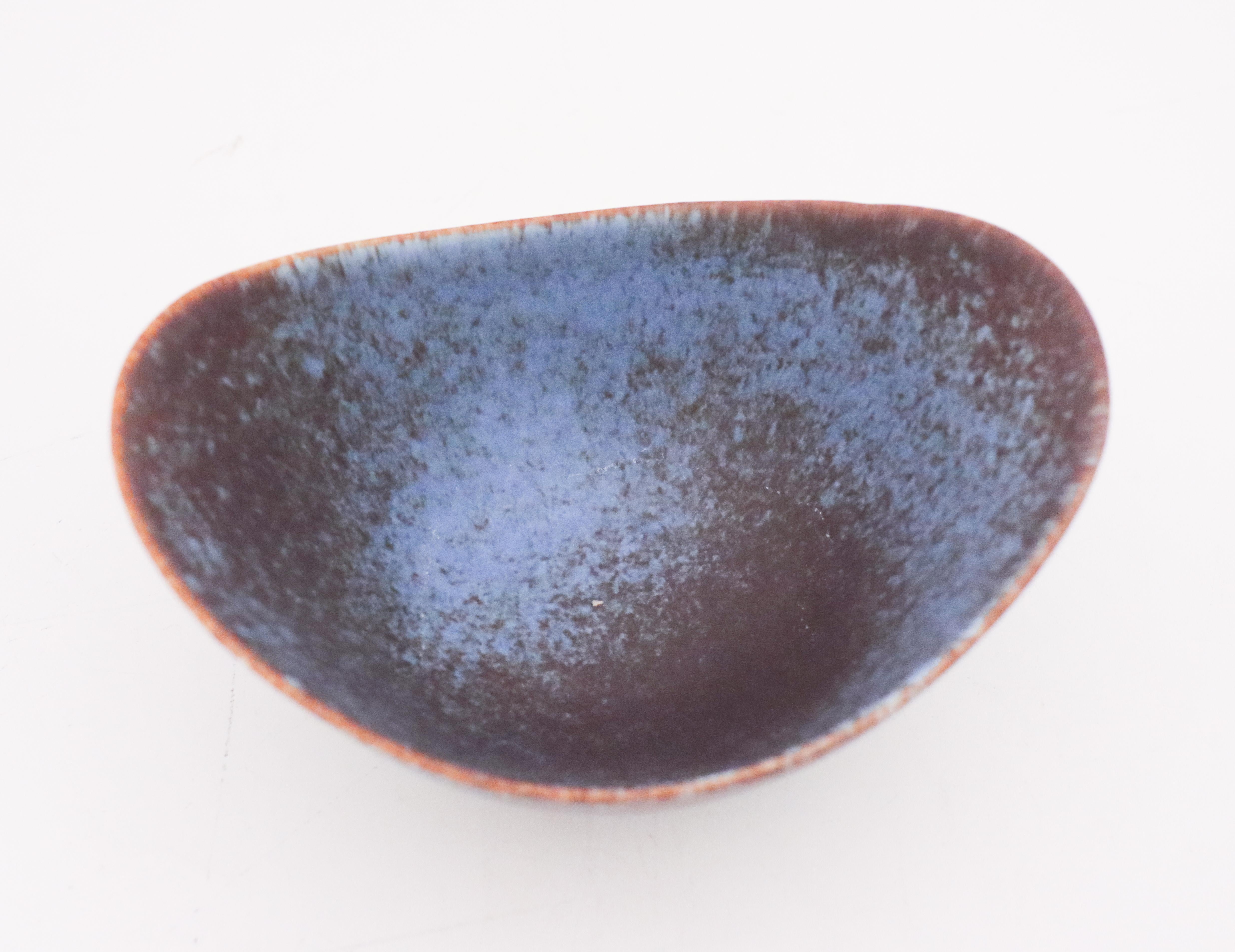 Scandinavian Modern Black Speckled Bowl, Gunnar Nylund, Rörstrand, 1950s, Mid Century Vintage