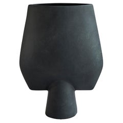 Vase carré « Hexa » sphère noire par 101 Copenhagen