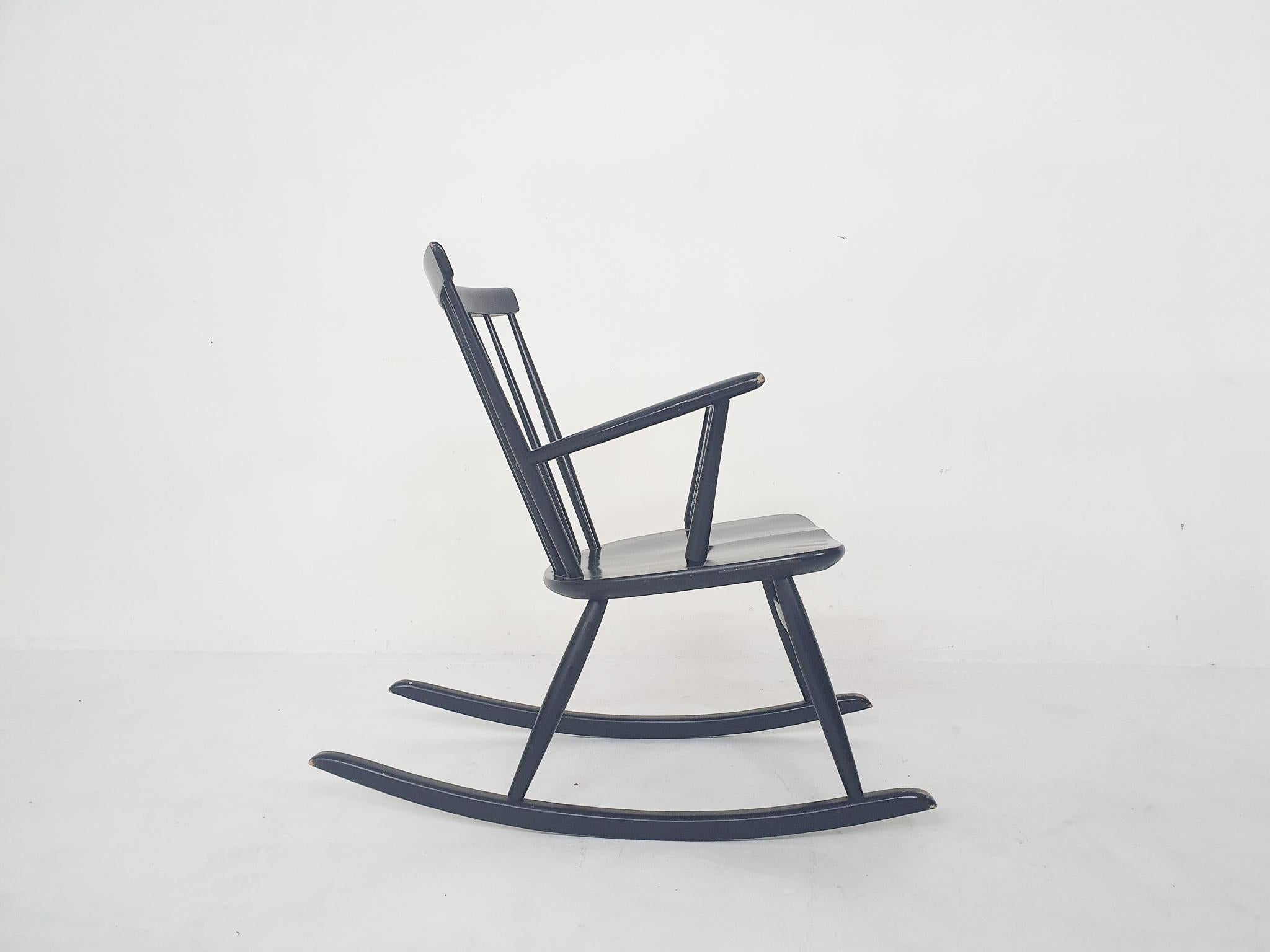 Black spindle back rocking chair, Denmark 1960s In Good Condition For Sale In Amsterdam, NL