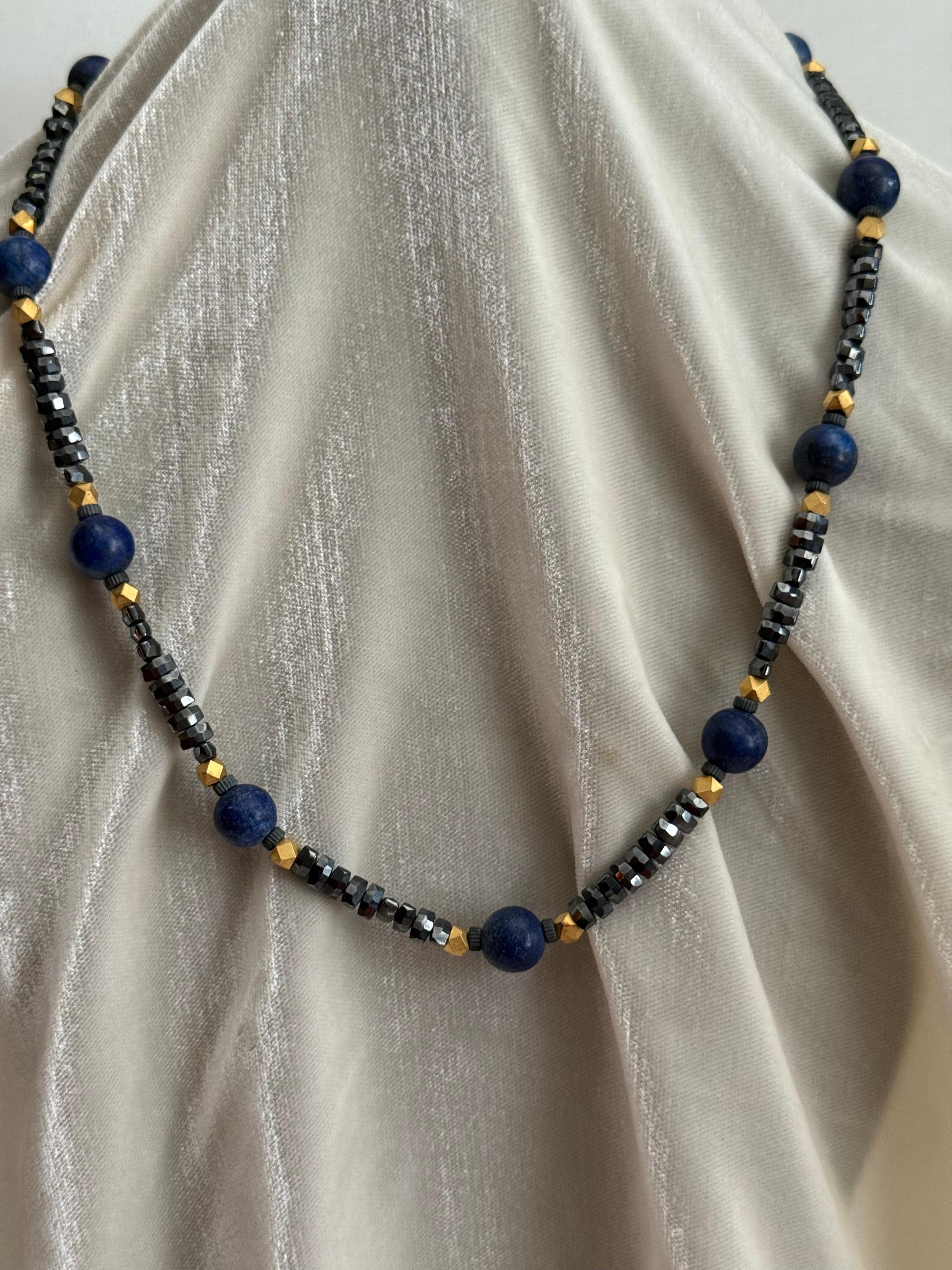 Taglio misto Collana con spinello nero e lapislazzuli in vendita