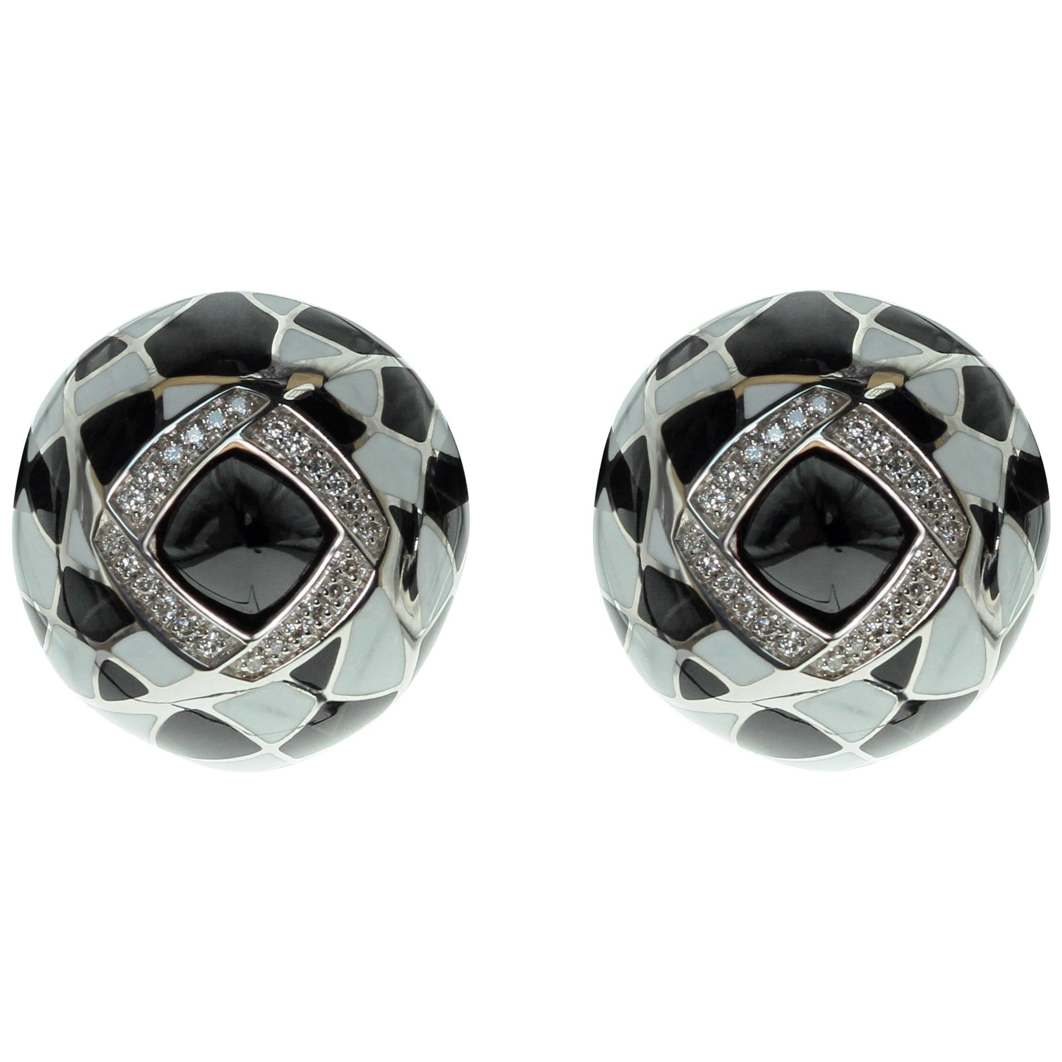Boucles d'oreilles en or blanc 18 carats avec spinelle noire, diamants et émail