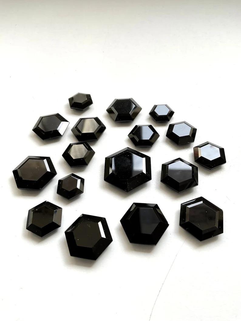 Black Spinel Hexagon Cut Stone Lot Natural Loose Gemstone In New Condition For Sale In Jaipur, RJ
