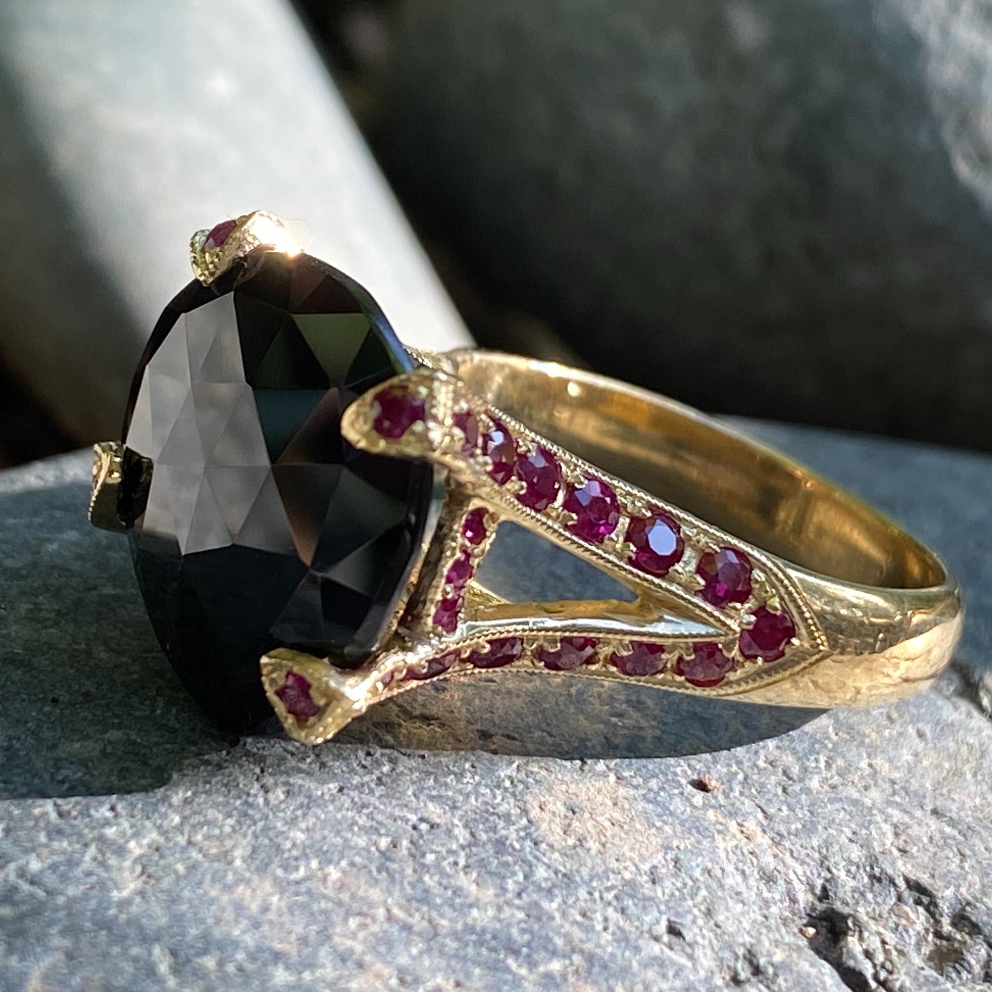 Freeform & Rose Cut Black Spinel in 18 Karat Yellow Gold & Ruby Cocktail Ring In New Condition For Sale In Sherman Oaks, CA