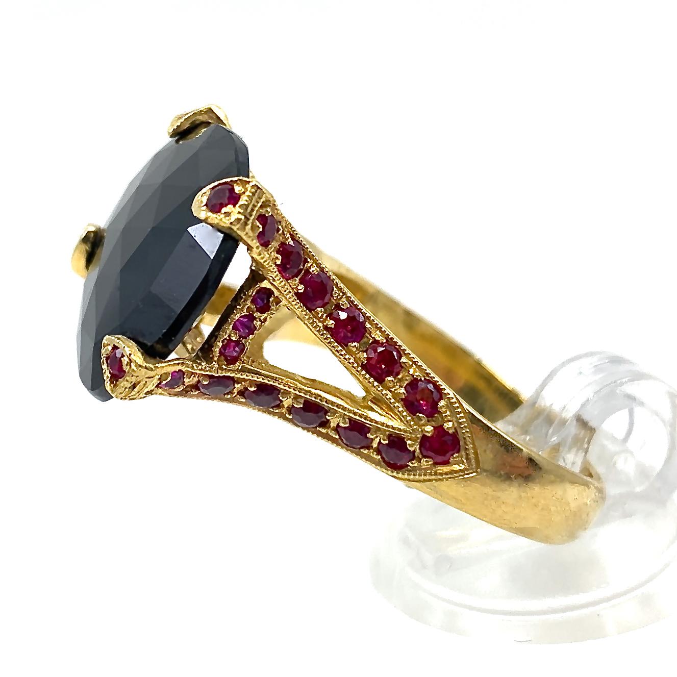 Freeform & Rose Cut Black Spinel in 18 Karat Yellow Gold & Ruby Cocktail Ring For Sale 2