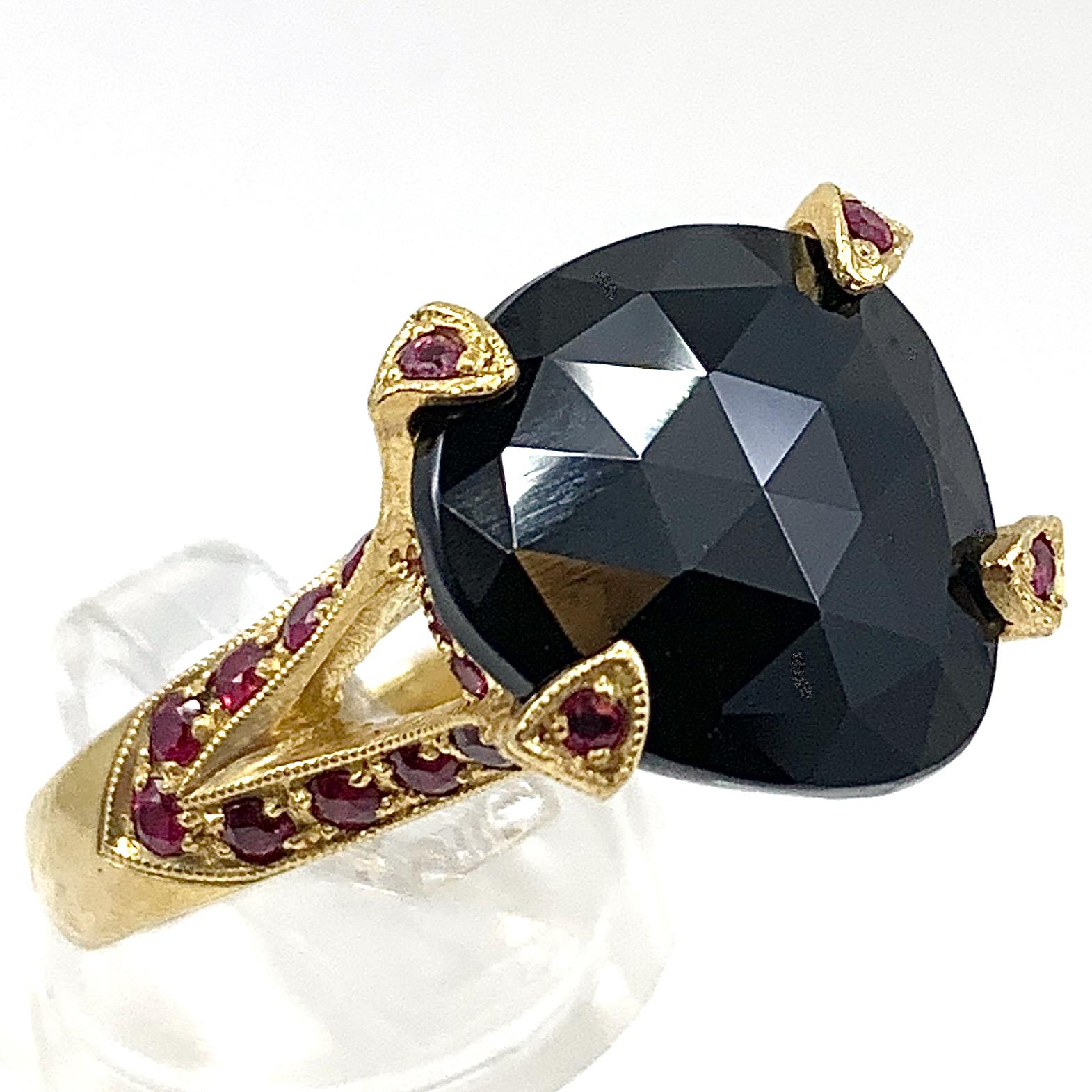 Freeform & Rose Cut Black Spinel in 18 Karat Yellow Gold & Ruby Cocktail Ring For Sale 3