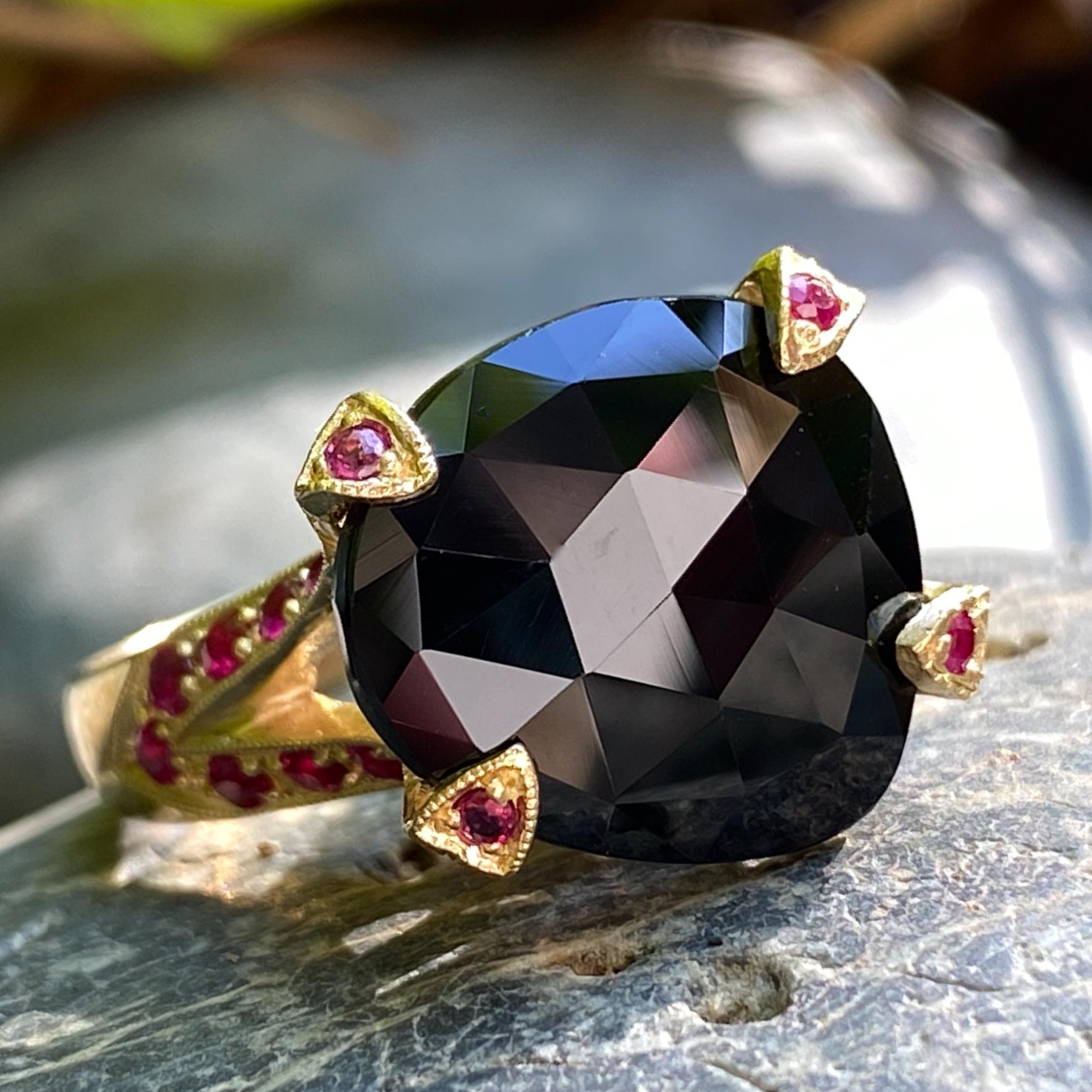 Contemporary Freeform & Rose Cut Black Spinel in 18 Karat Yellow Gold & Ruby Cocktail Ring For Sale