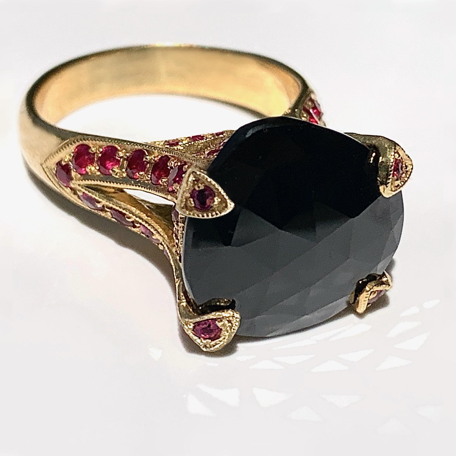 Freeform & Rose Cut Black Spinel in 18 Karat Yellow Gold & Ruby Cocktail Ring For Sale 4