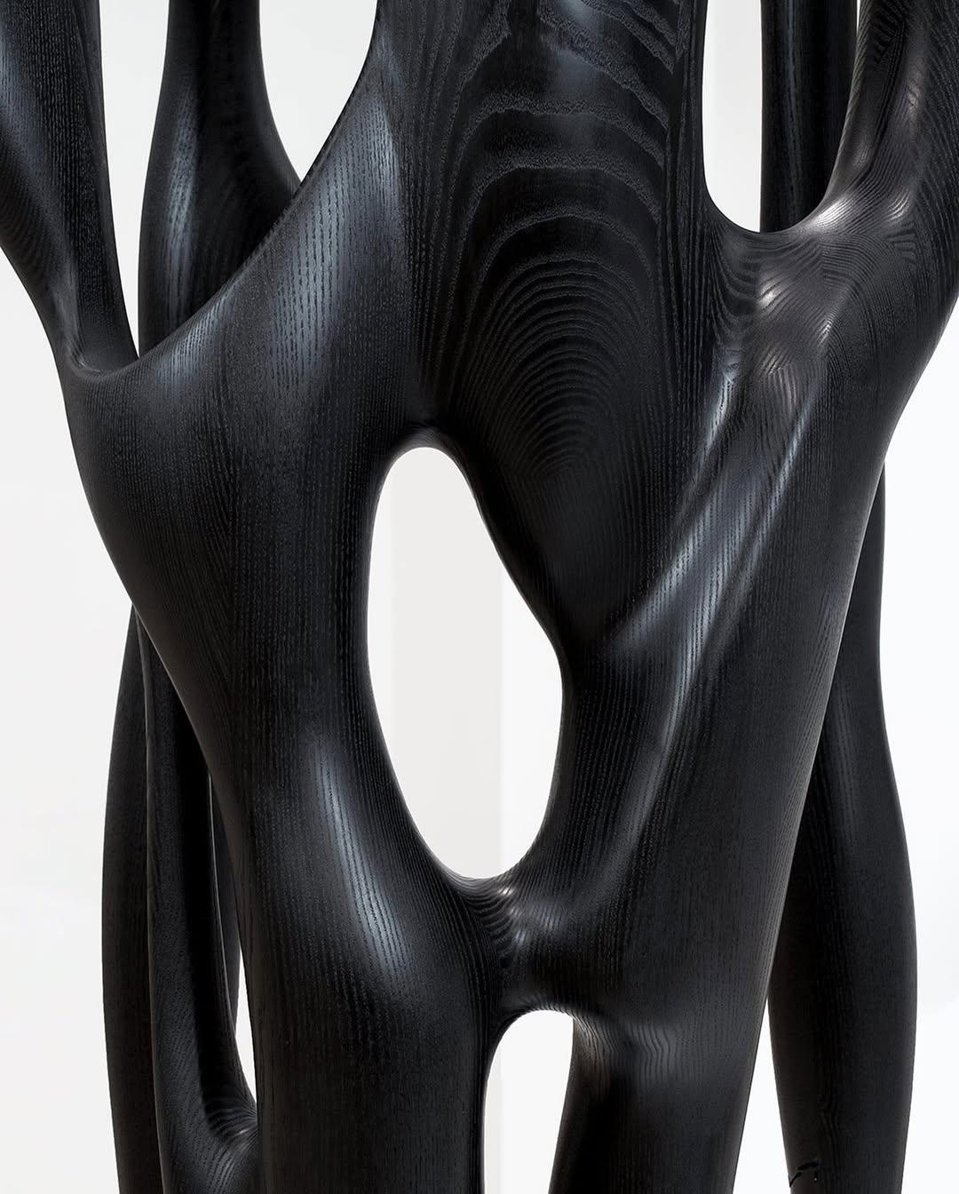 Scultura in frassino macchiato di nero n. 2 scolpita a mano e firmata da Maxime Goléo in vendita 6