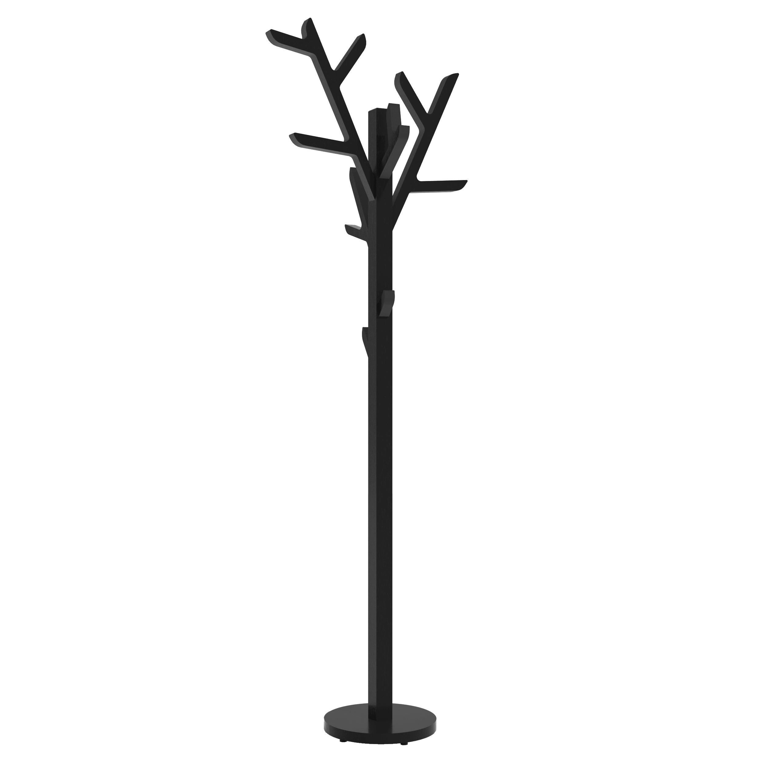 Appendiabiti Ambroise in Oak tinto nero di HARTO
Dimensioni: L 48 x P 30 x H 158 cm. 
Materiali: Legno massiccio, Legno impiallacciato in compensato, Metallo.
Peso: 4.5 kg

Con la sua silhouette snella e simile a un albero, Ambroise mette radici e