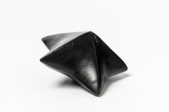 Escultura de cerámica Estrella Negra de Nadia Pasquer Diseño francés de mediados de siglo