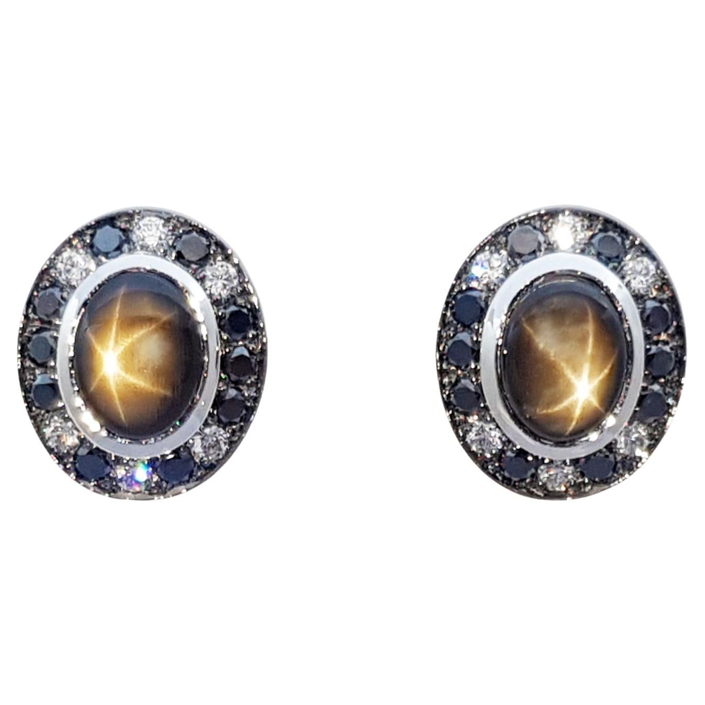 Boucles d'oreilles en or blanc 18 carats avec saphir étoilé noir, diamant brun et diamant en vente