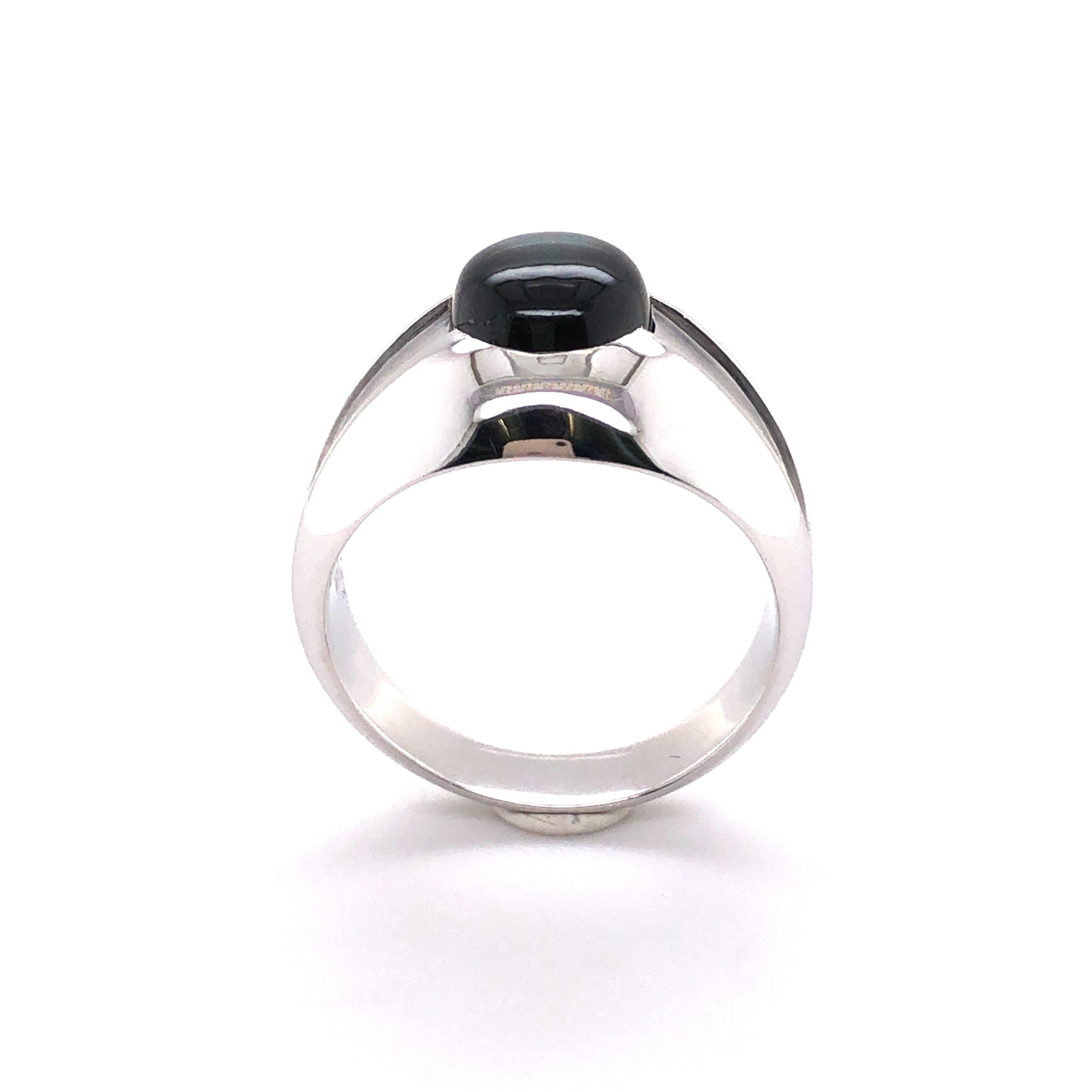 Black Star Sapphire Ring in 18 Karat White Gold by Gübelin For Sale 1