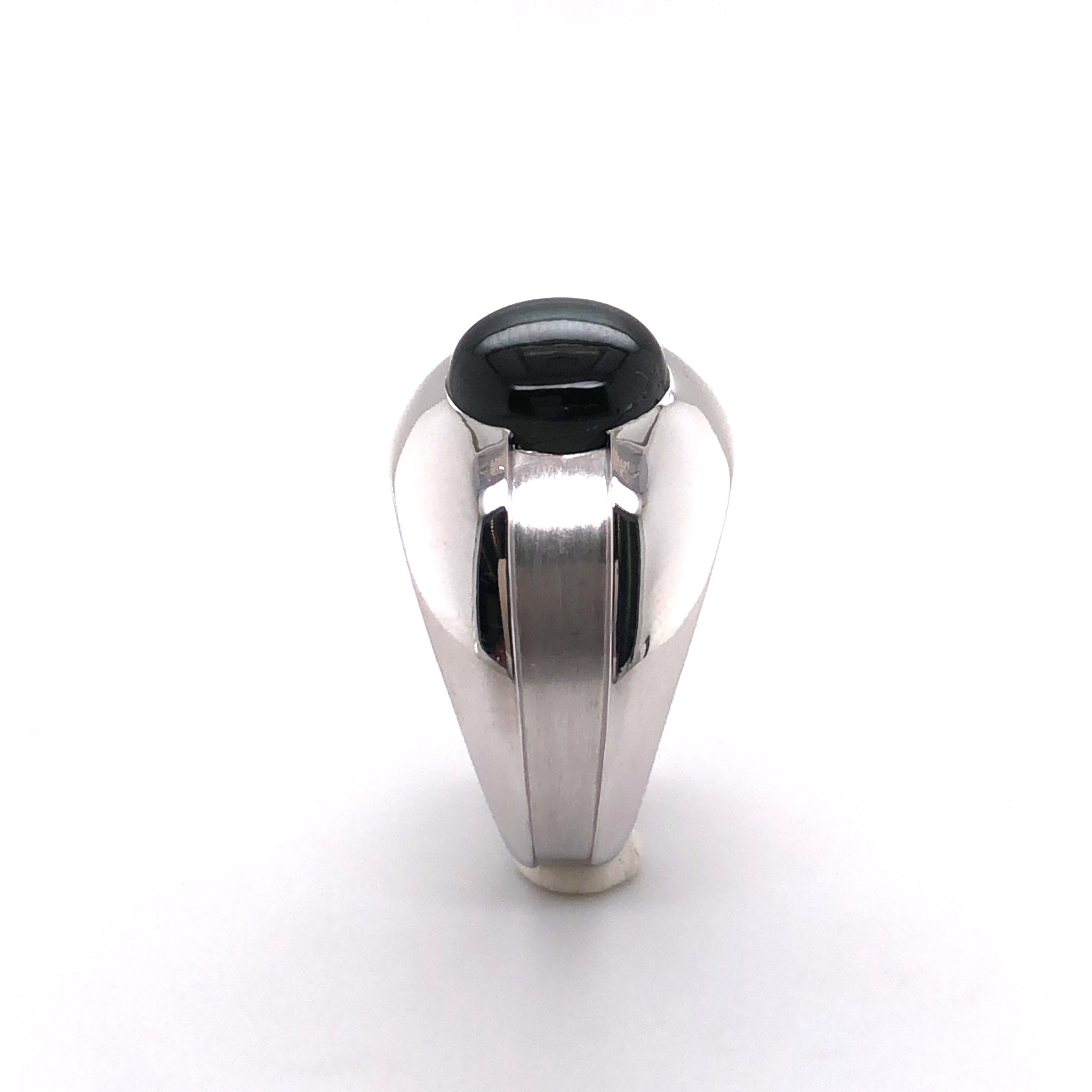 Black Star Sapphire Ring in 18 Karat White Gold by Gübelin For Sale 2