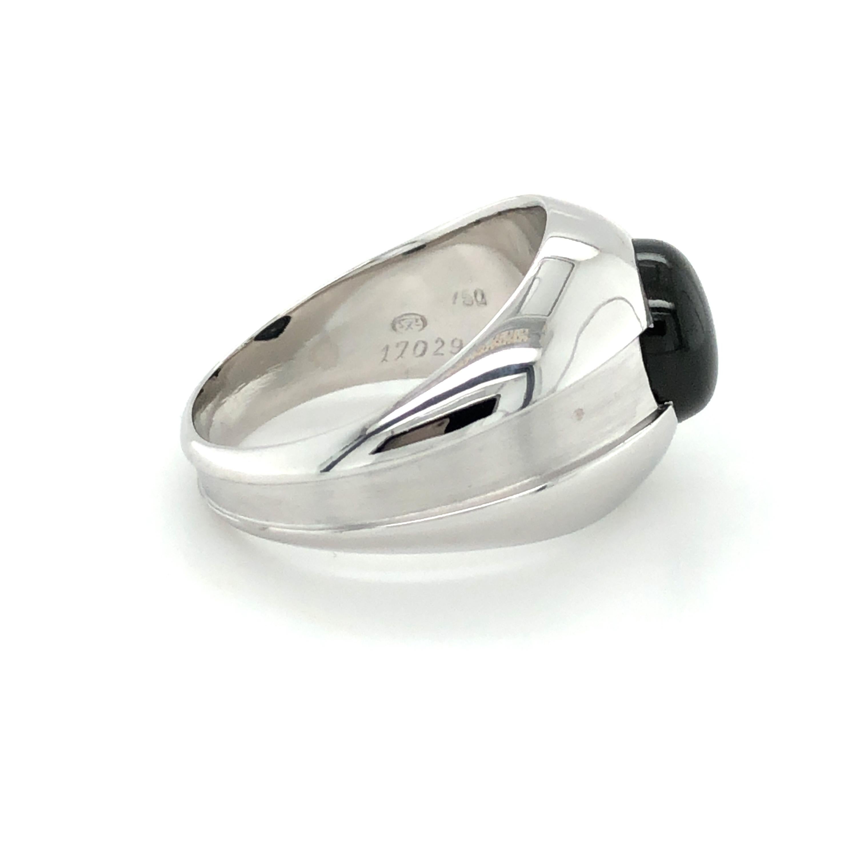 Black Star Sapphire Ring in 18 Karat White Gold by Gübelin For Sale 3