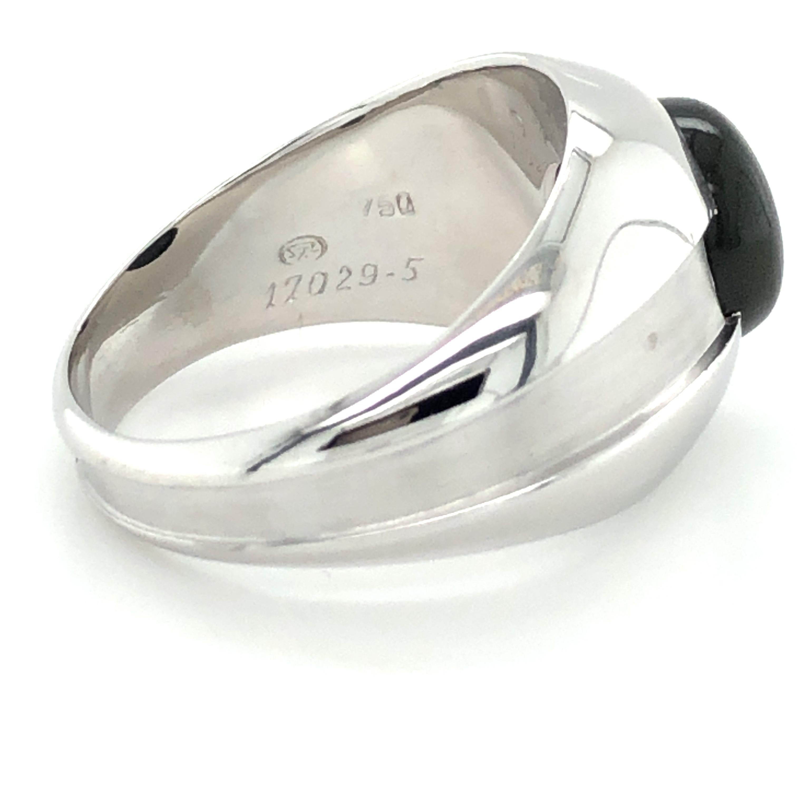 Black Star Sapphire Ring in 18 Karat White Gold by Gübelin For Sale 5