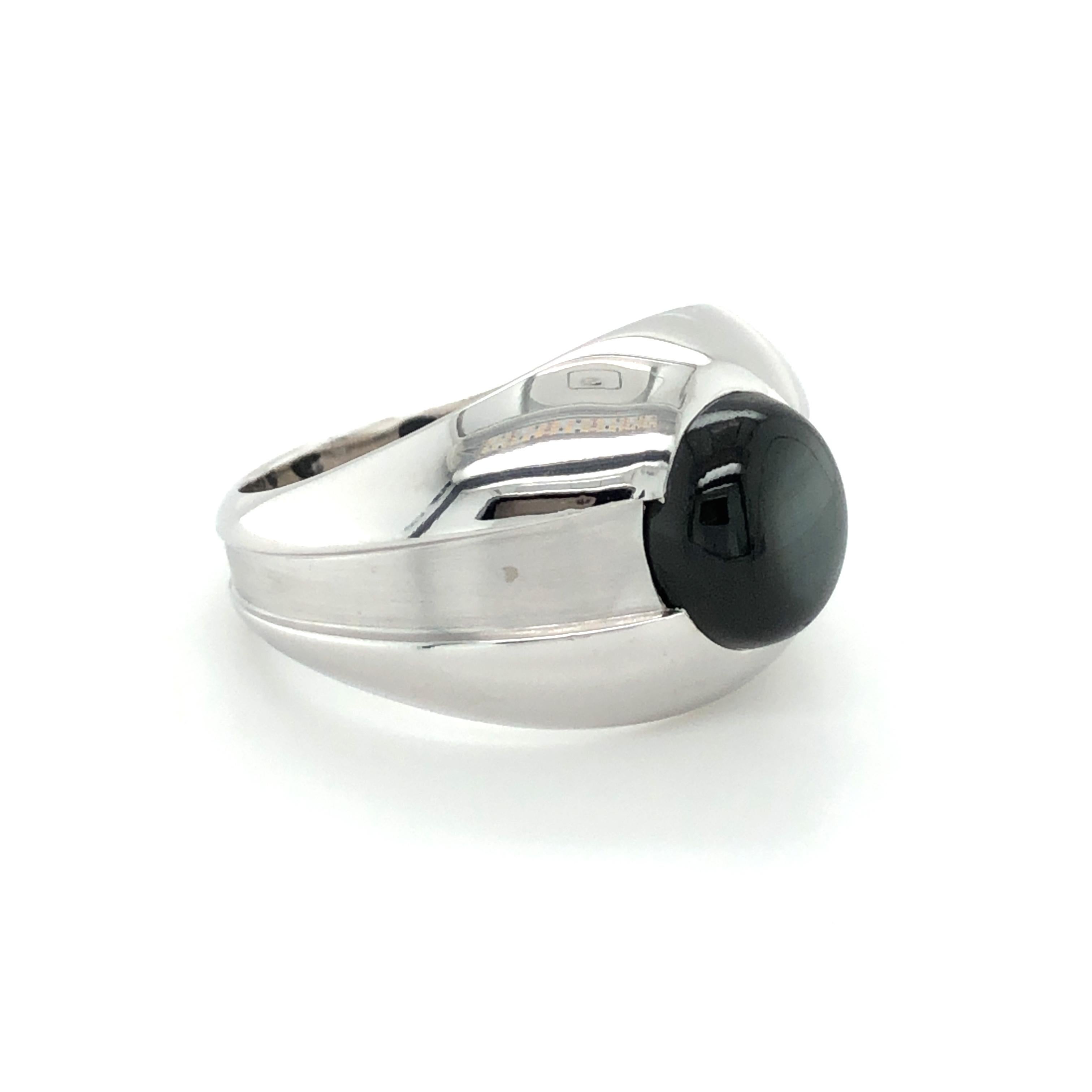Contemporary Black Star Sapphire Ring in 18 Karat White Gold by Gübelin For Sale