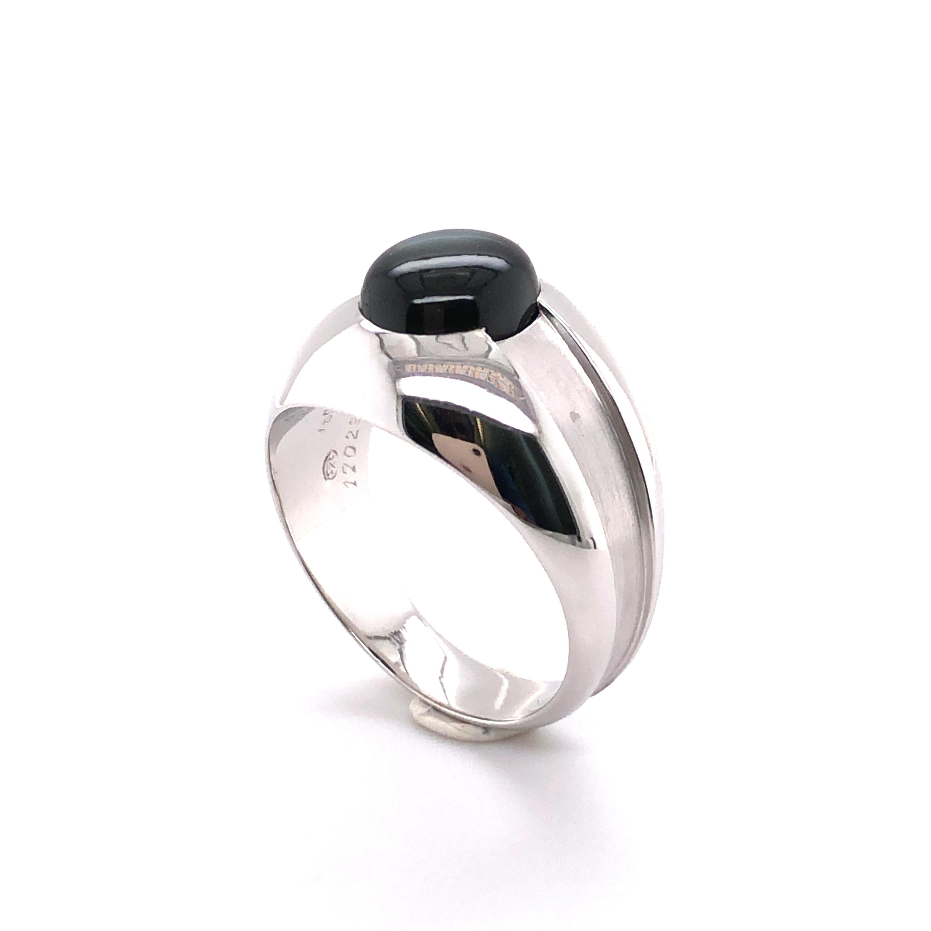 Women's or Men's Black Star Sapphire Ring in 18 Karat White Gold by Gübelin For Sale