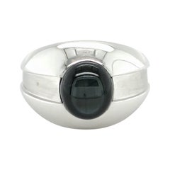 Anello con zaffiro Black Star in oro bianco 18 carati di Gübelin