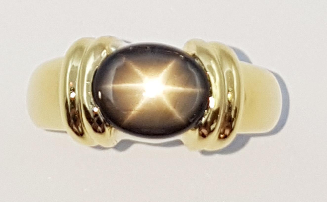Black Star Sapphire Ring Set in 18 Karat Gold Settings For Sale 2