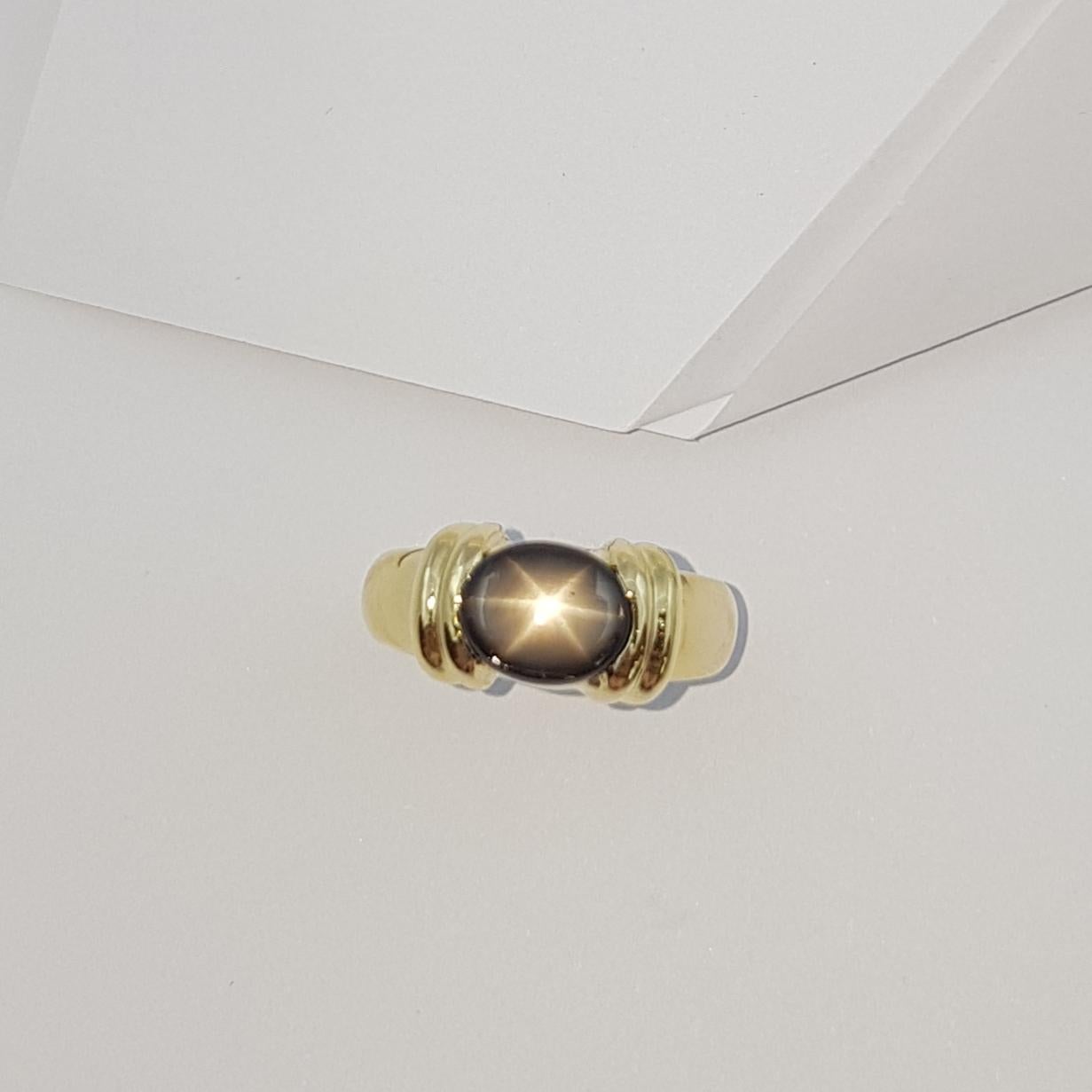 Black Star Sapphire Ring Set in 18 Karat Gold Settings For Sale 4