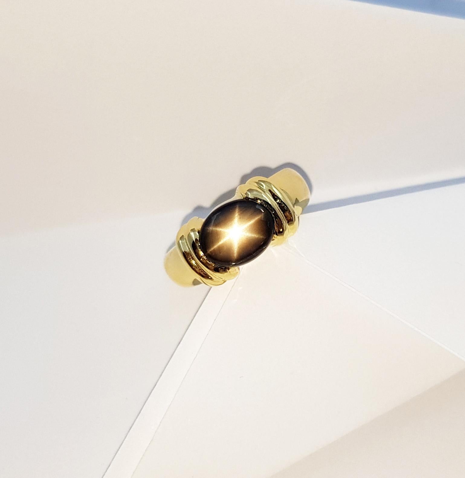 Black Star Sapphire Ring Set in 18 Karat Gold Settings For Sale 6